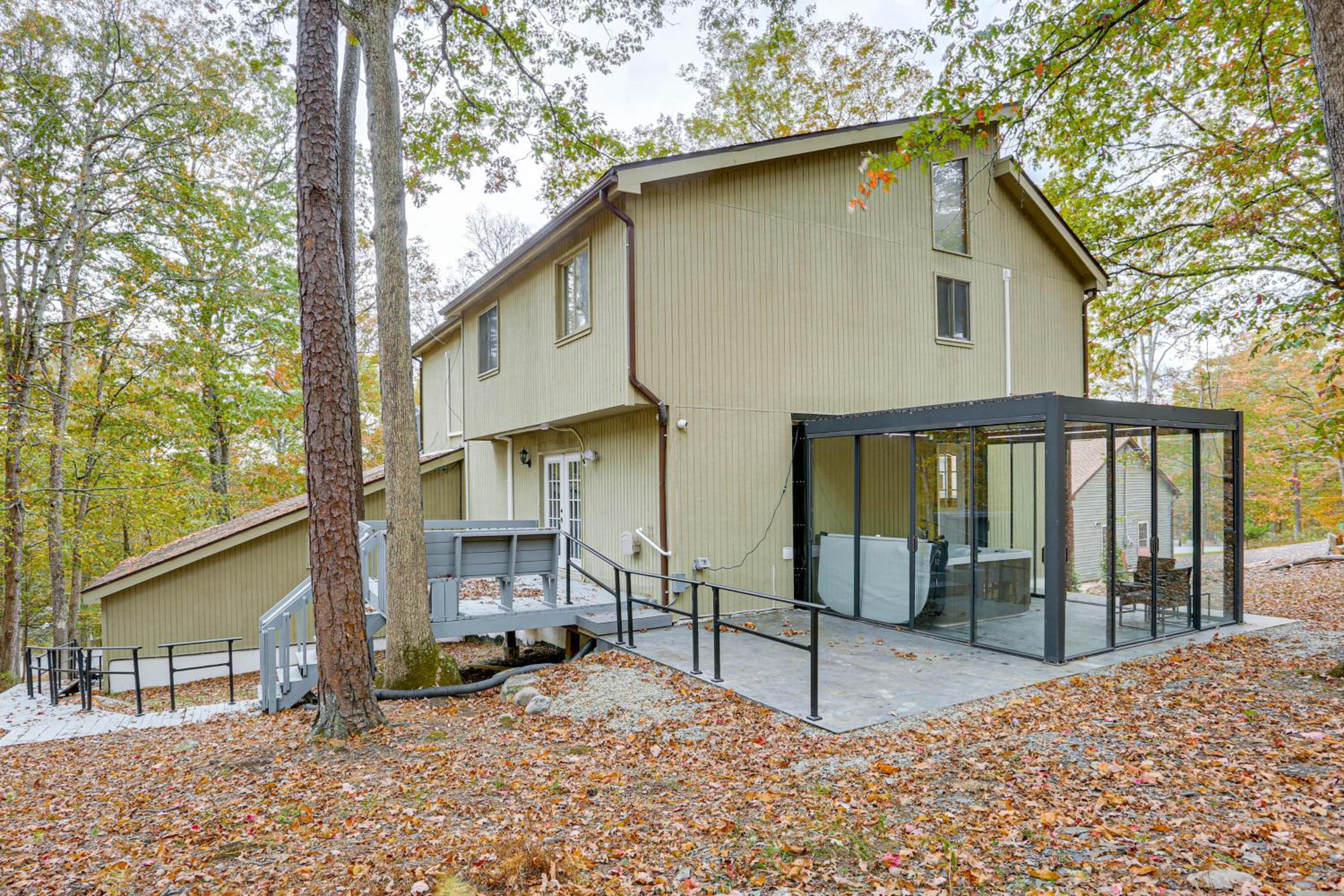 Luxury Home with Game Room, 4 Mi to Bushkill Falls!