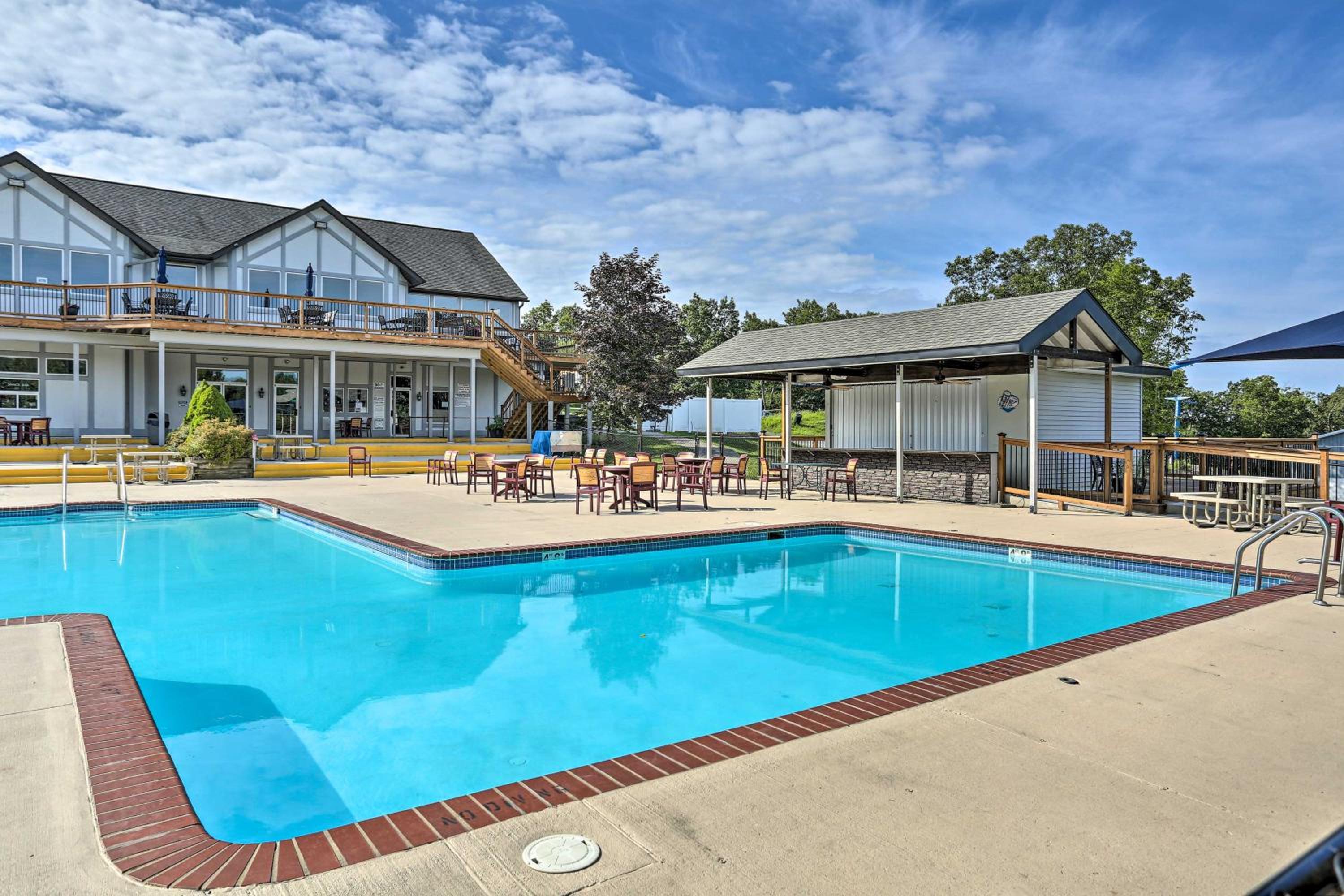 Luxury Home with Game Room, 4 Mi to Bushkill Falls!
