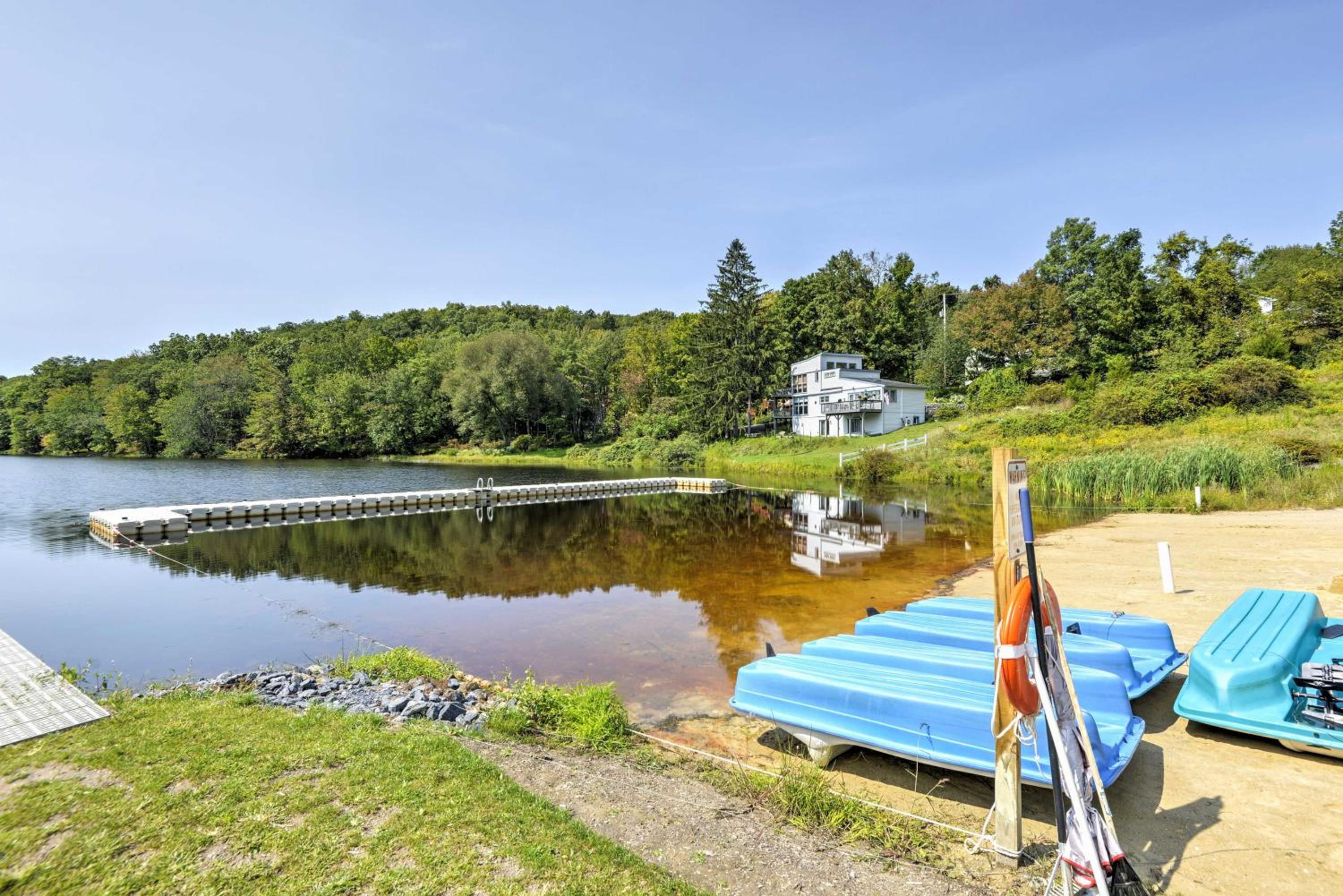 Luxury Home with Game Room, 4 Mi to Bushkill Falls!