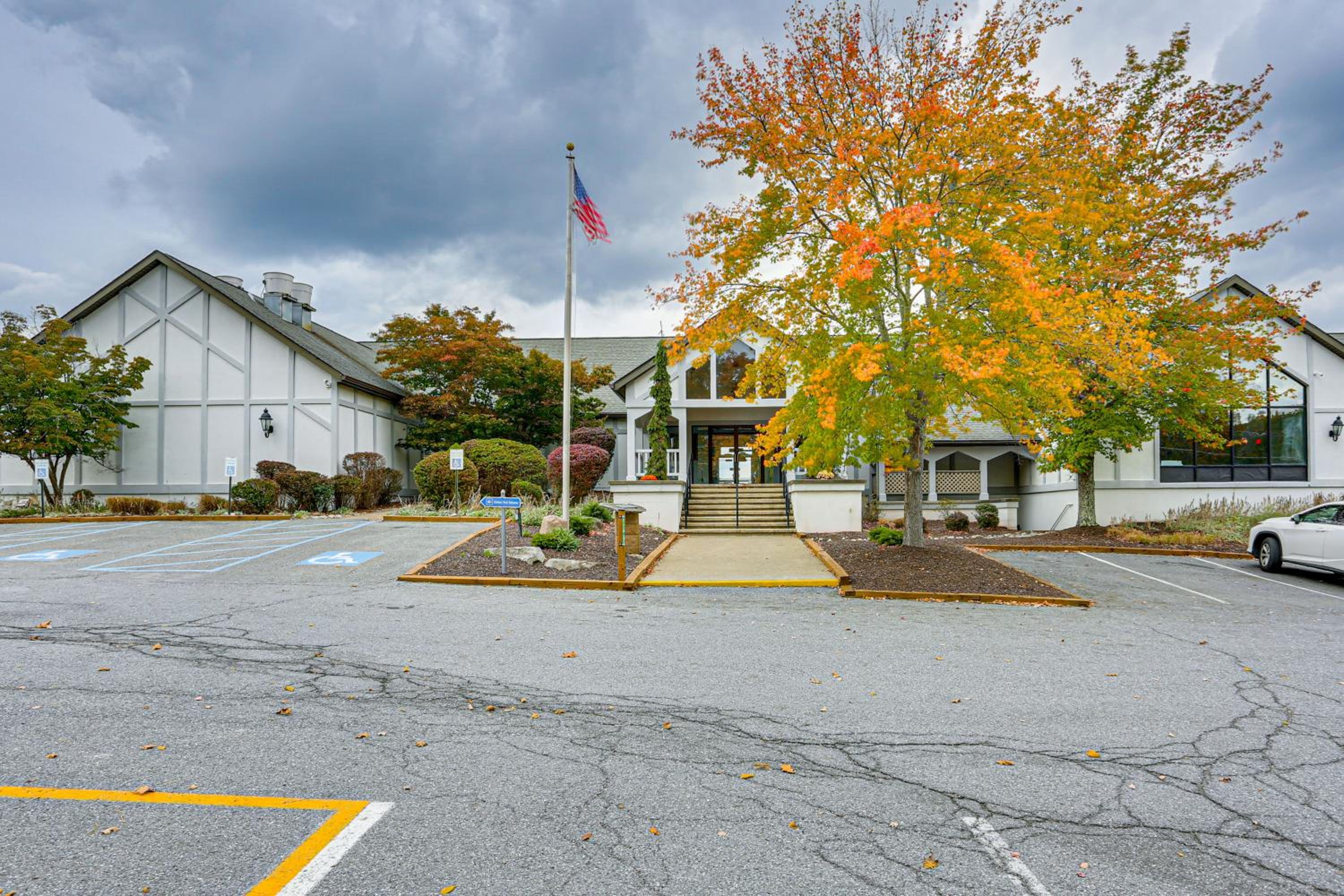 Luxury Home with Game Room, 4 Mi to Bushkill Falls!