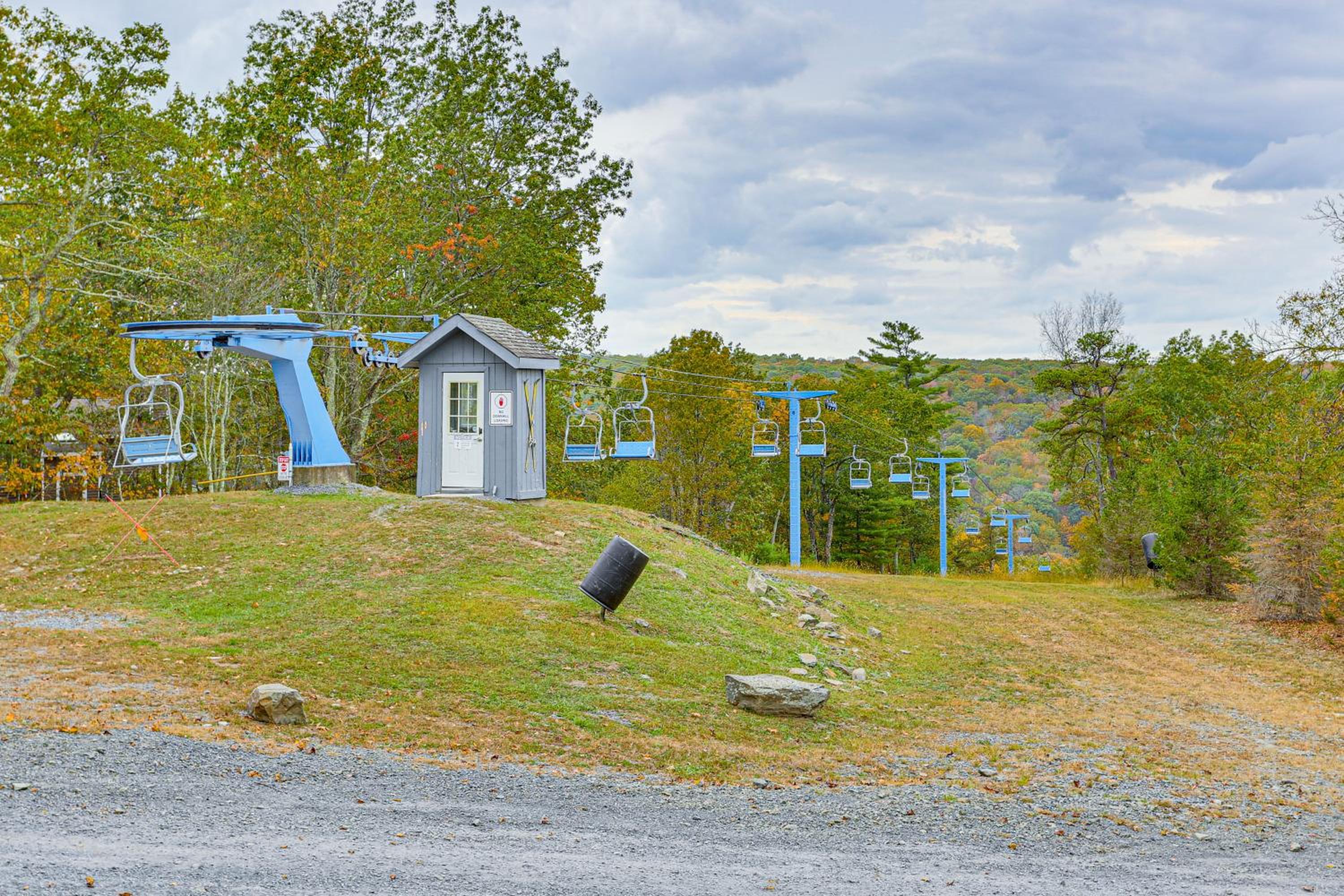 Luxury Home with Game Room, 4 Mi to Bushkill Falls!
