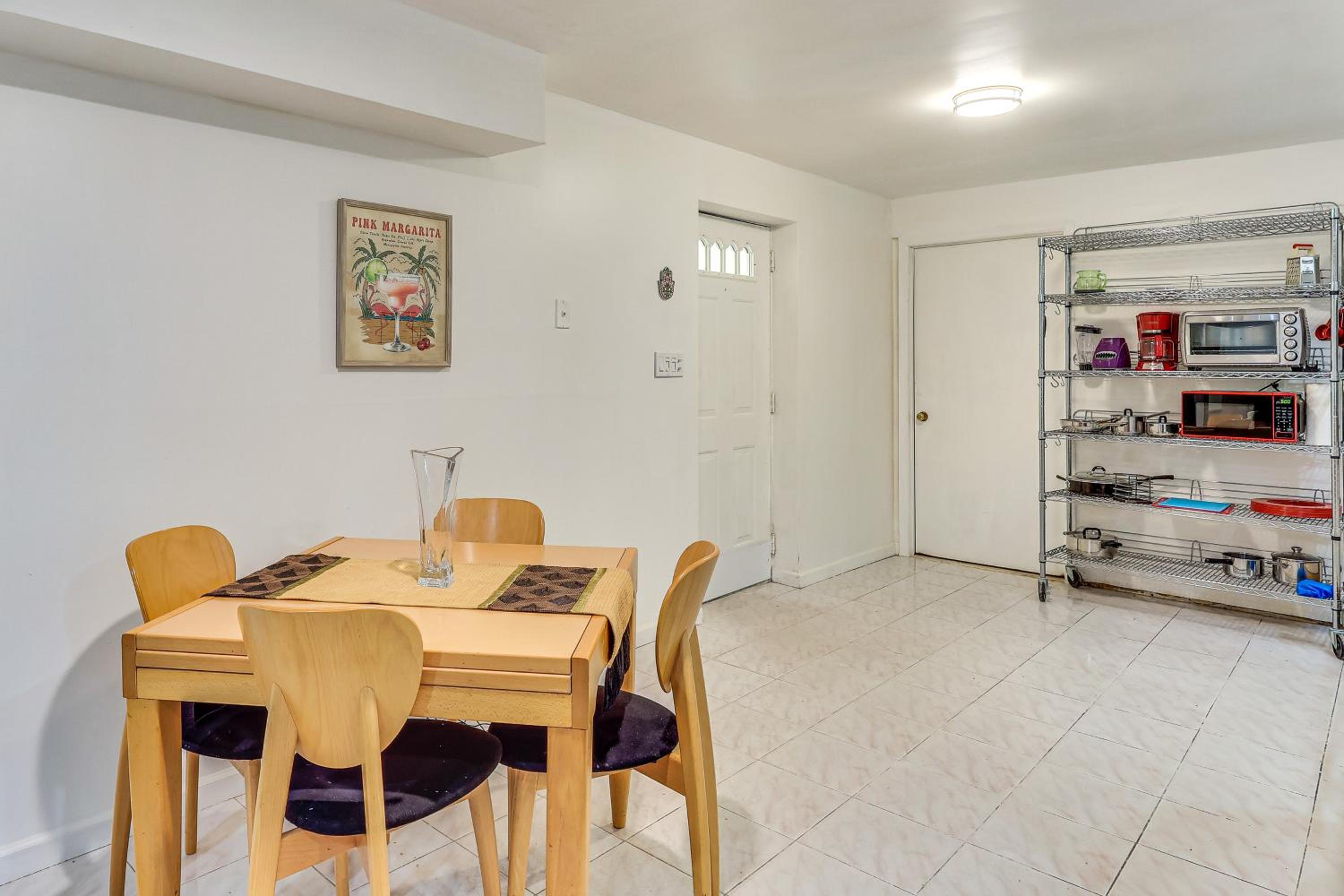 Easy NYC Commute Getaway Near World Cup and Parks