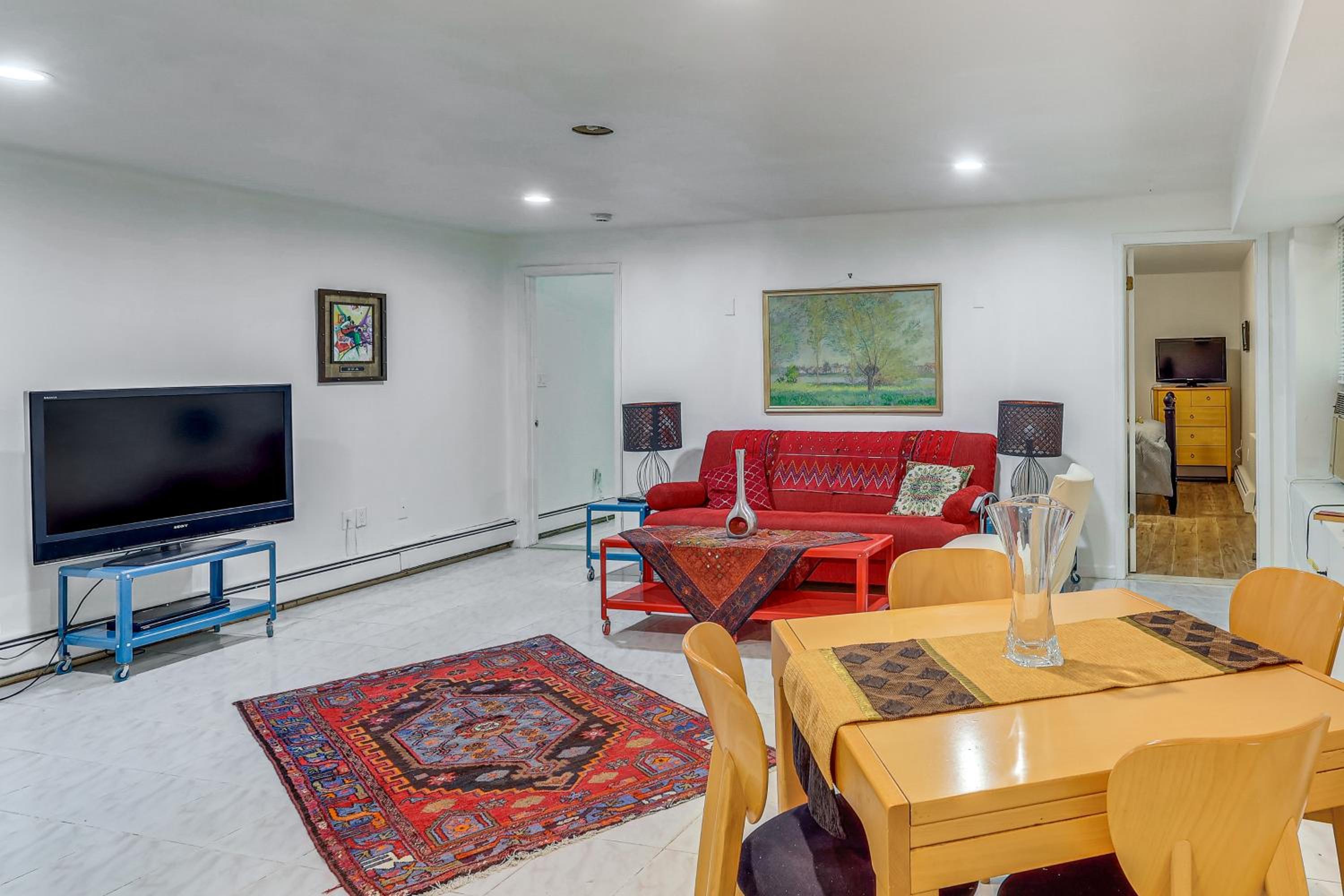 Easy NYC Commute Getaway Near World Cup and Parks