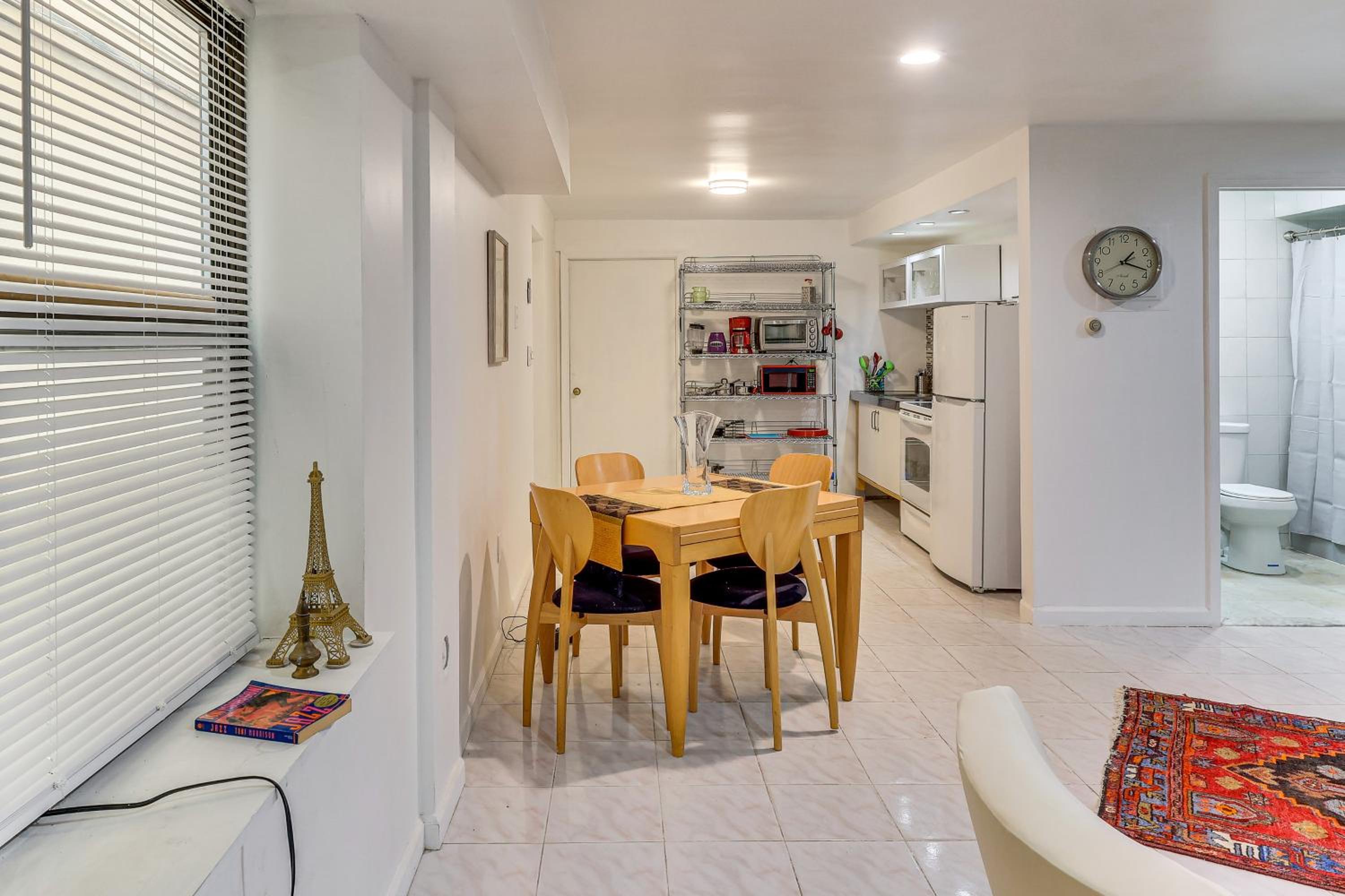 Easy NYC Commute Getaway Near World Cup and Parks