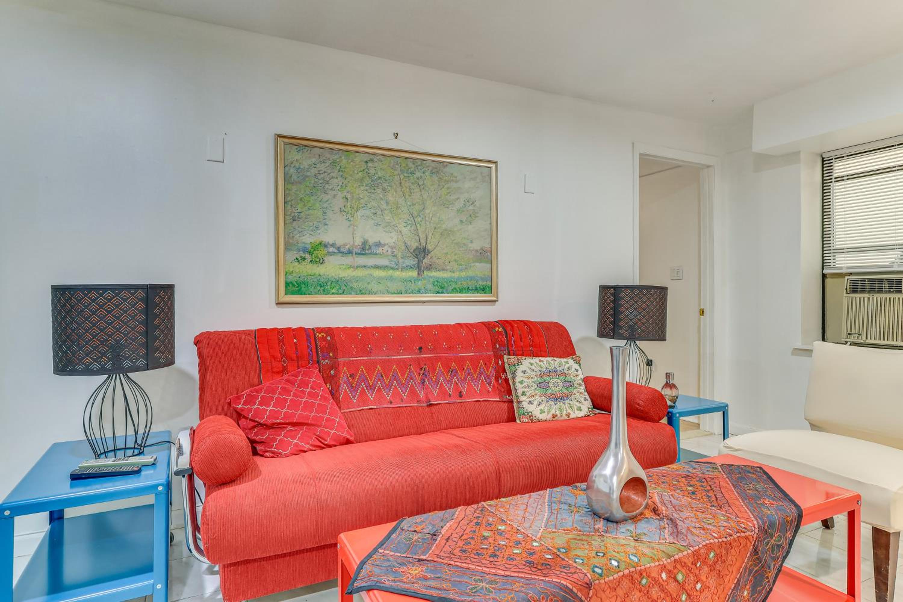 Easy NYC Commute Getaway Near World Cup and Parks