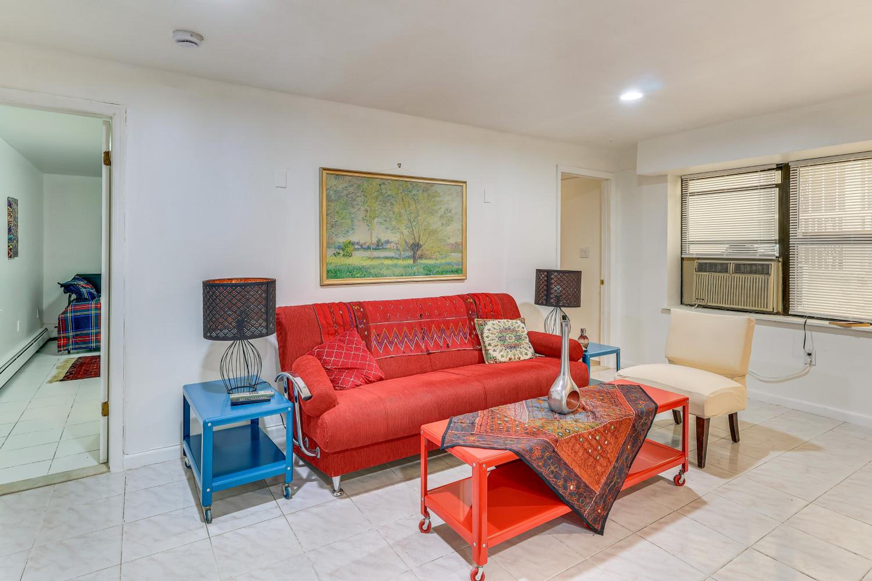 Easy NYC Commute Getaway Near World Cup and Parks