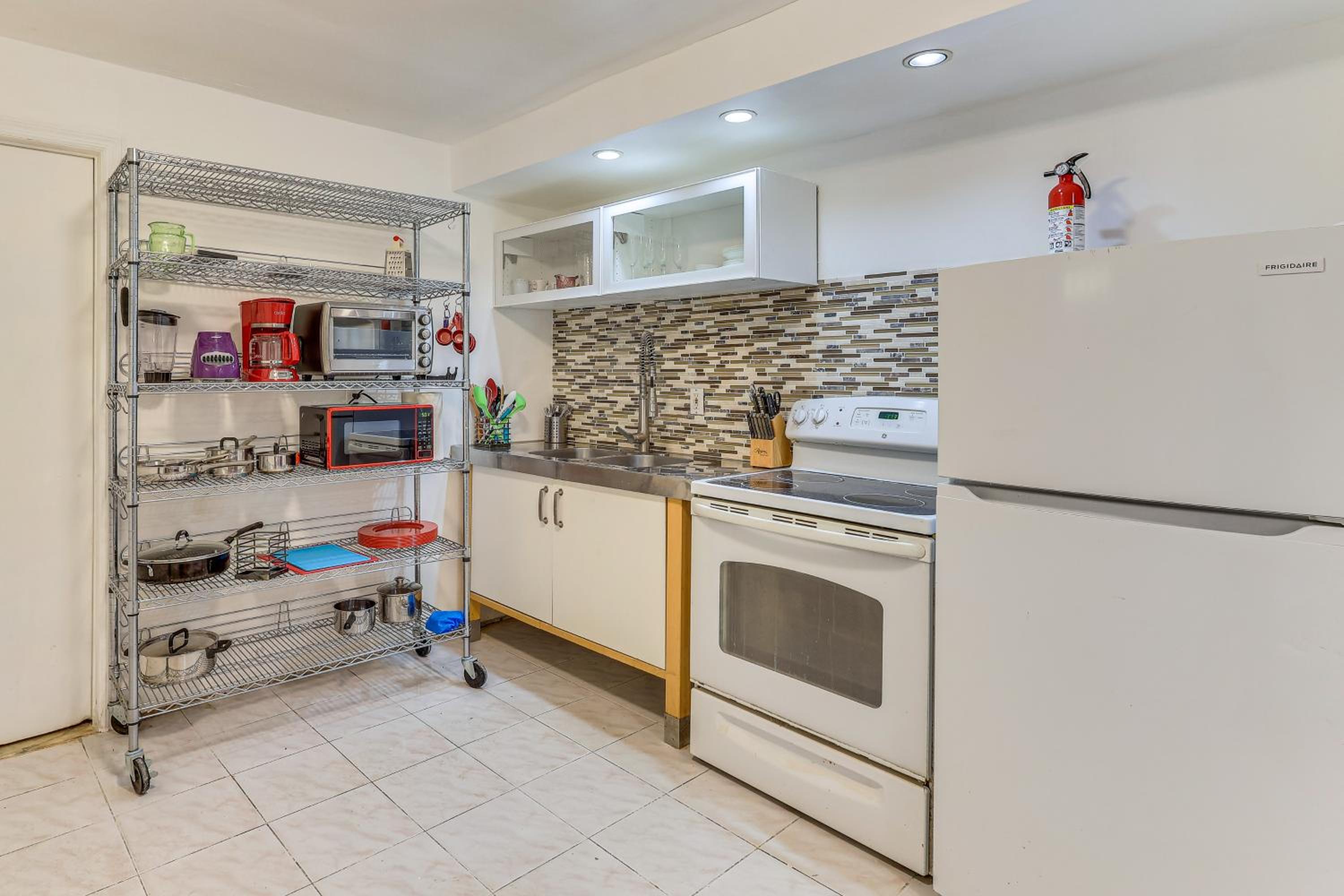 Easy NYC Commute Getaway Near World Cup and Parks