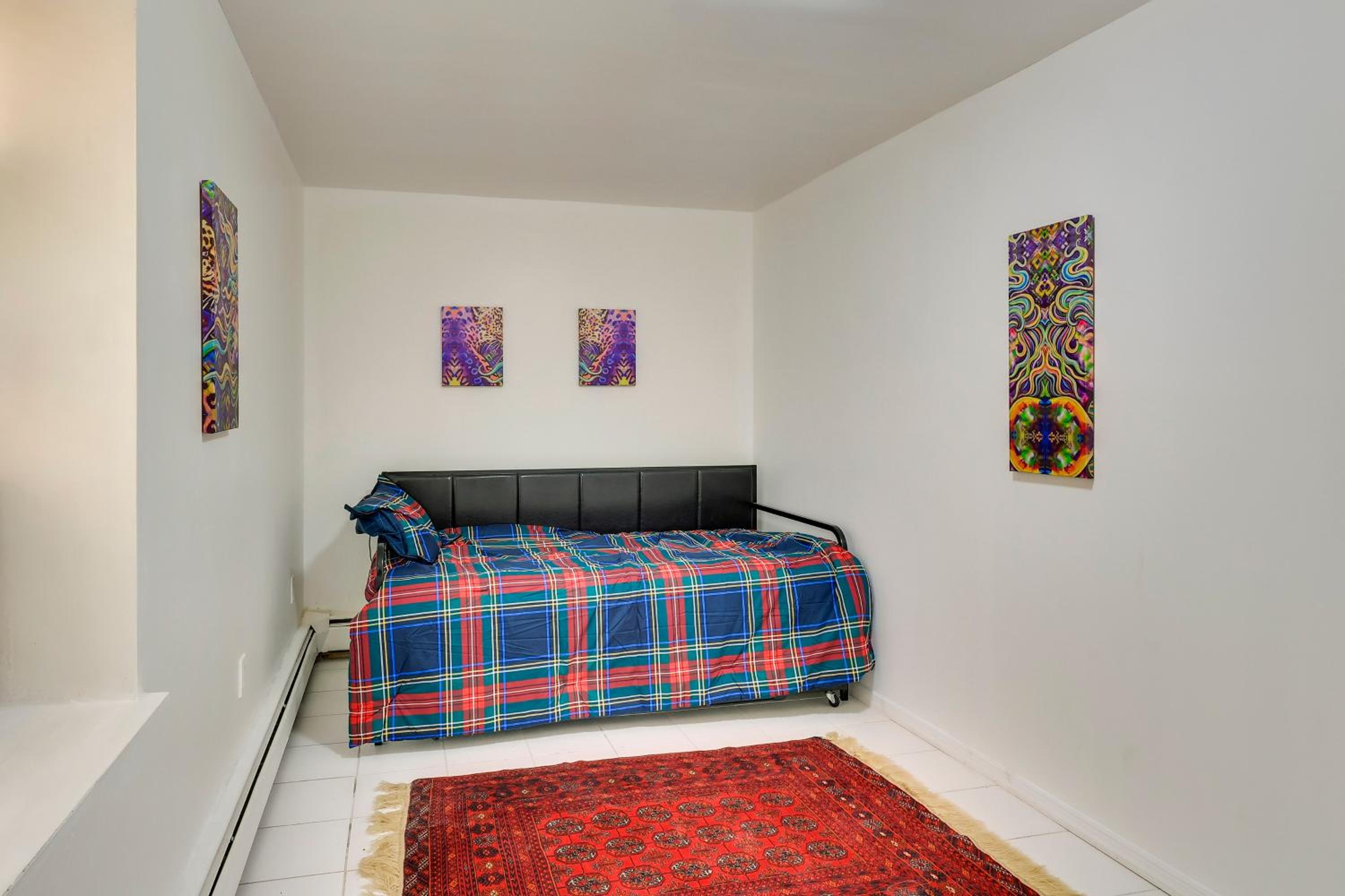 Easy NYC Commute Getaway Near World Cup and Parks