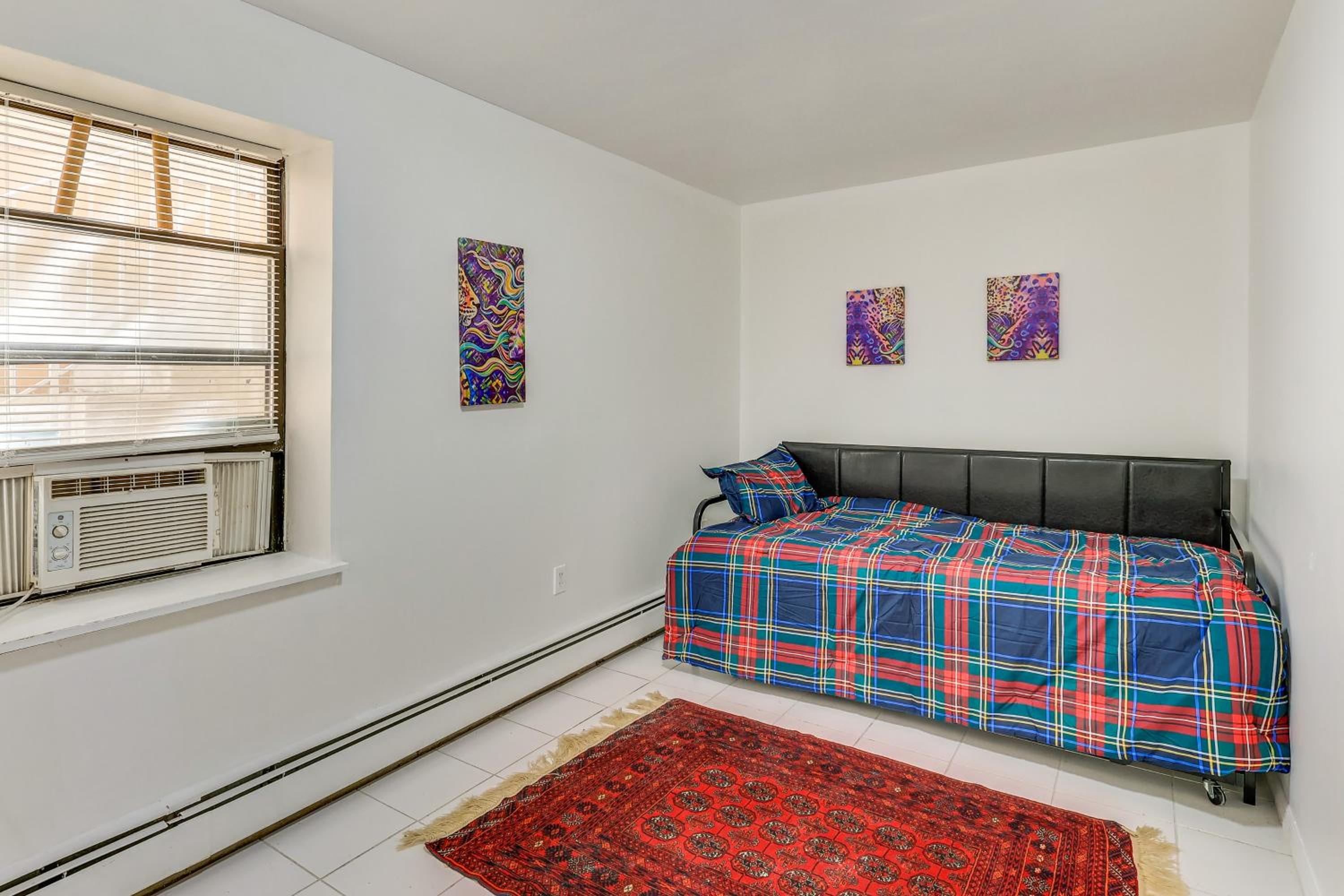 Easy NYC Commute Getaway Near World Cup and Parks