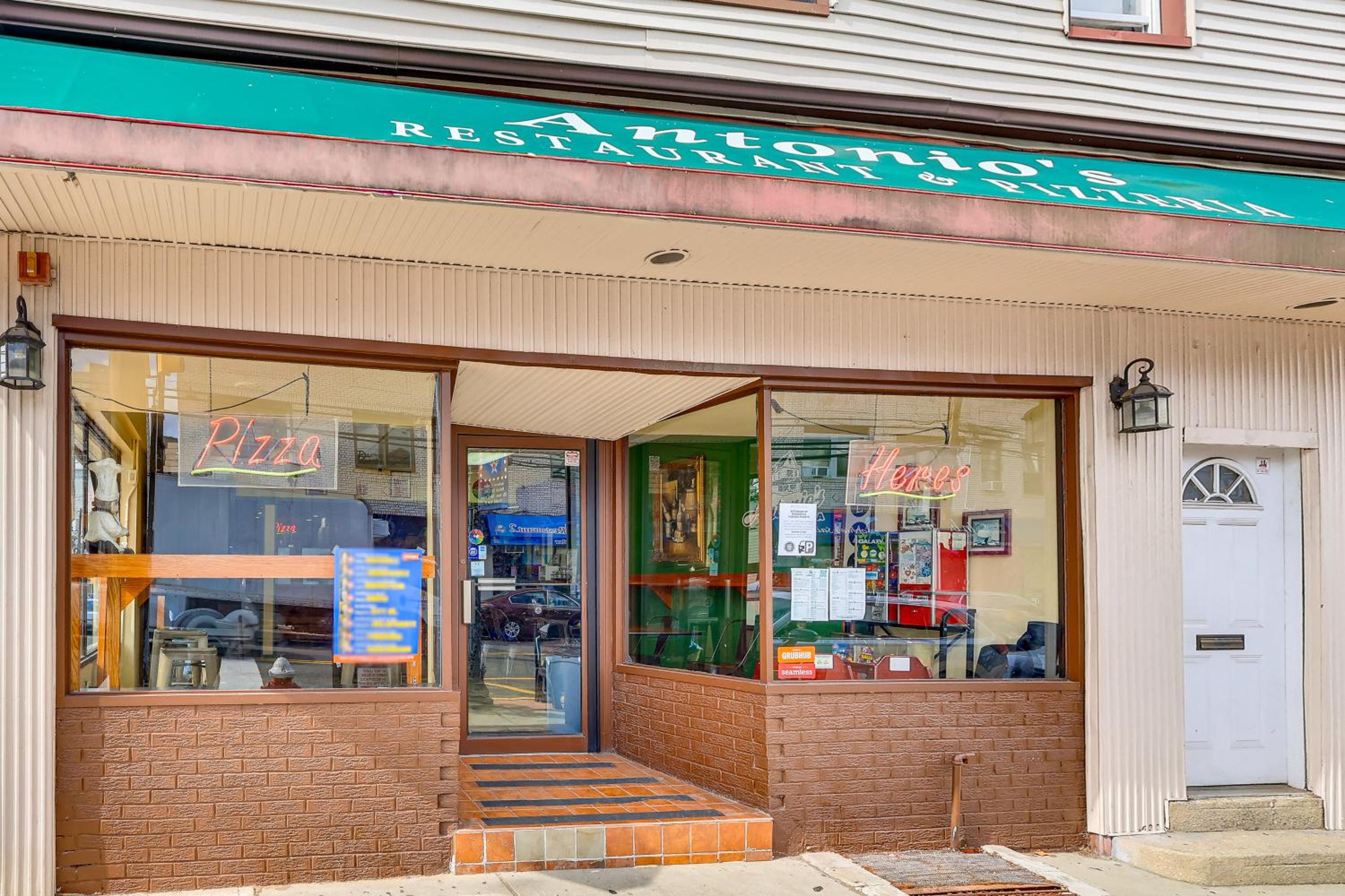 Easy NYC Commute Getaway Near World Cup and Parks