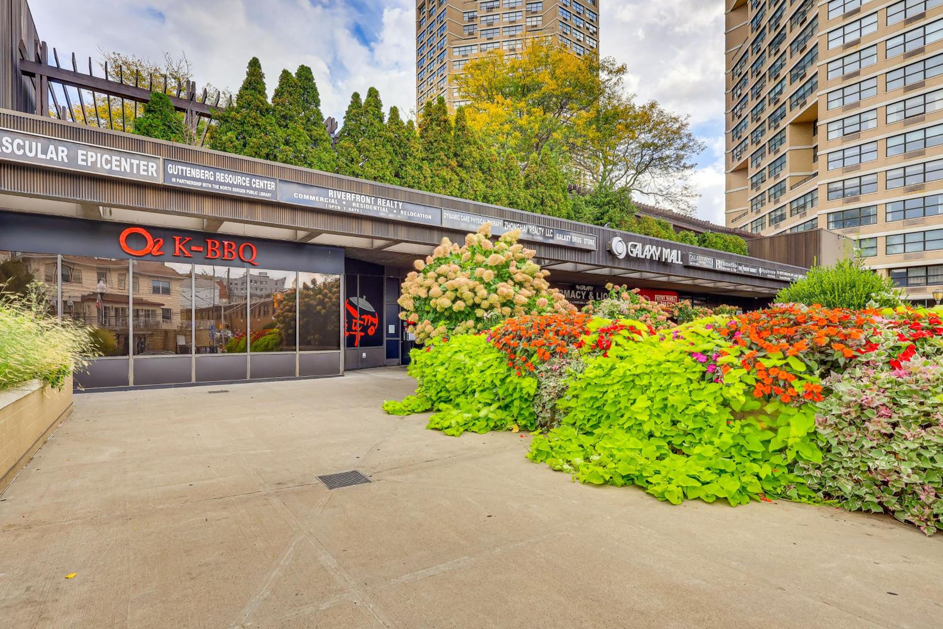 Easy NYC Commute Getaway Near World Cup and Parks