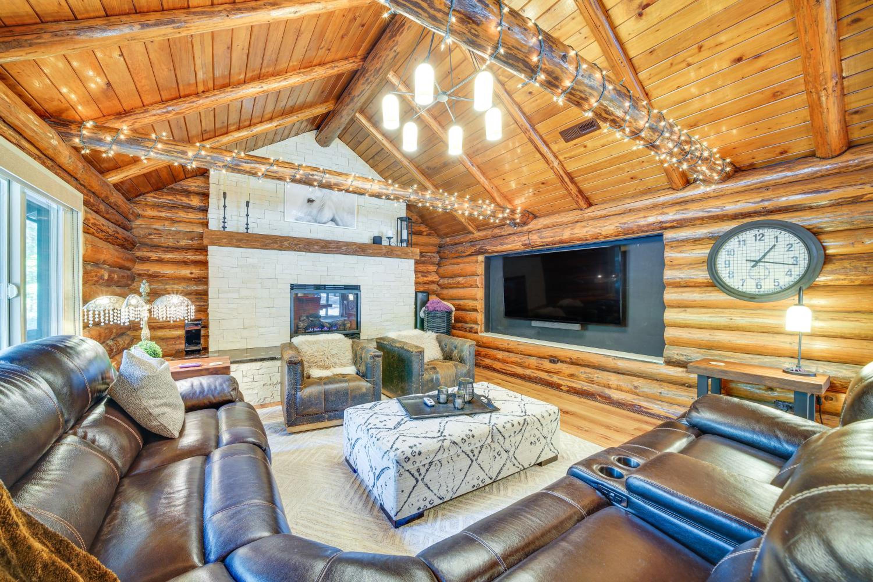 Contemporary Log Cabin Near Cle Elum Lake!