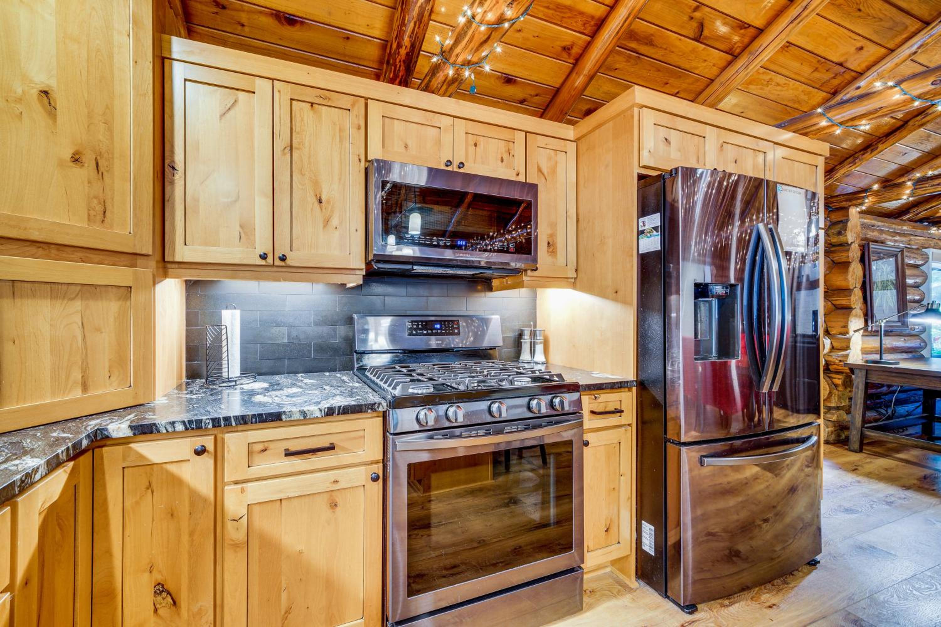 Contemporary Log Cabin Near Cle Elum Lake!