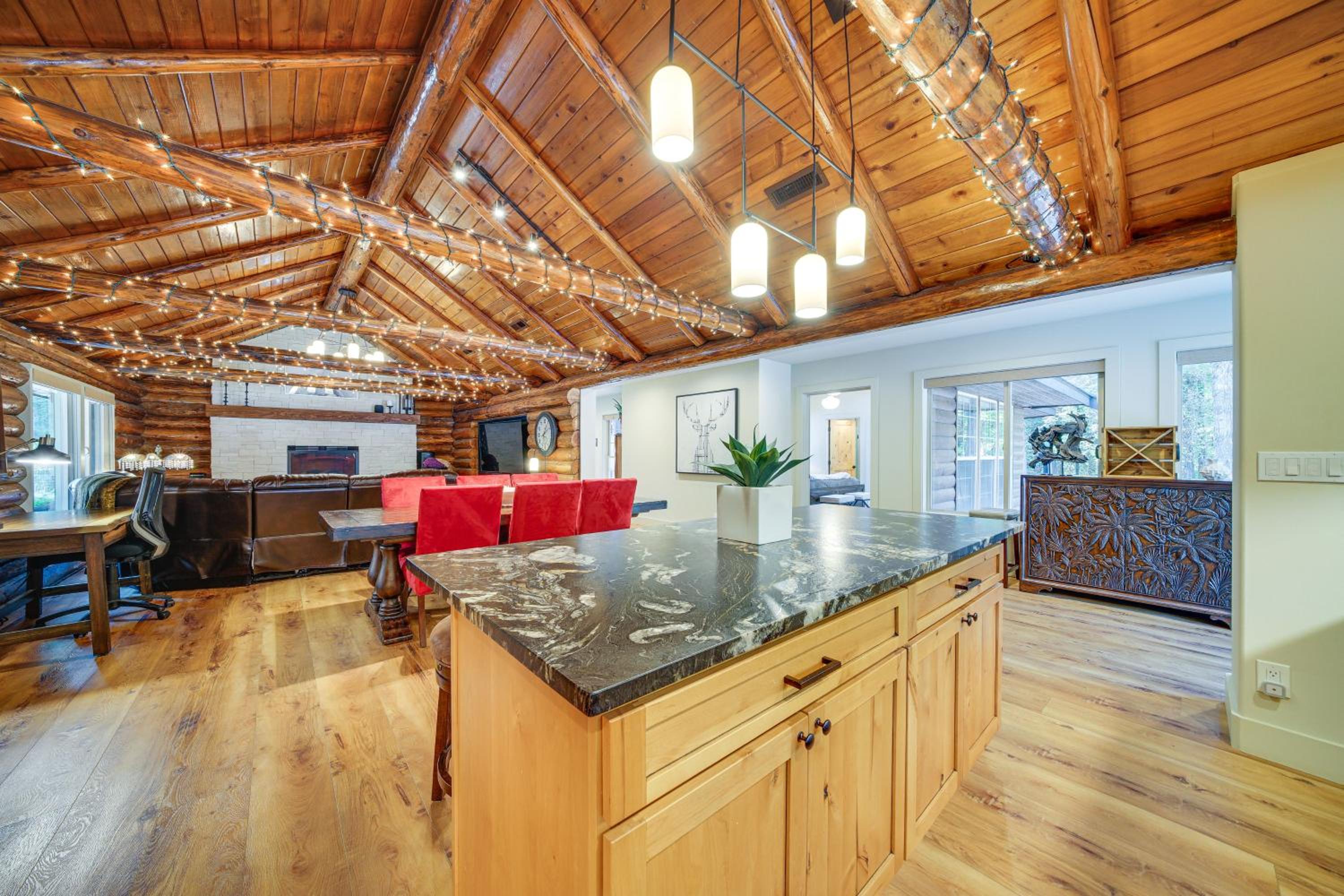 Contemporary Log Cabin Near Cle Elum Lake!