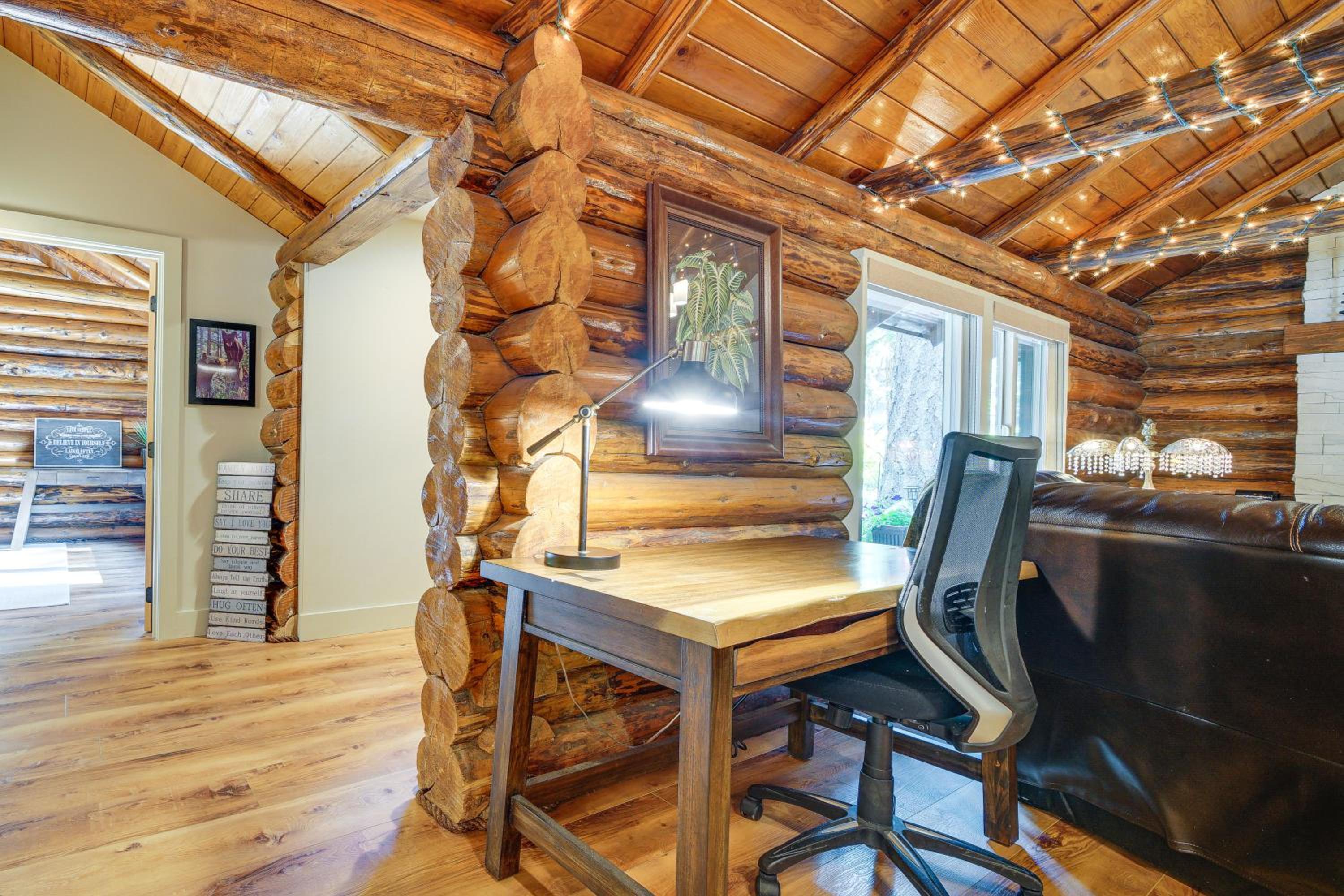 Contemporary Log Cabin Near Cle Elum Lake!