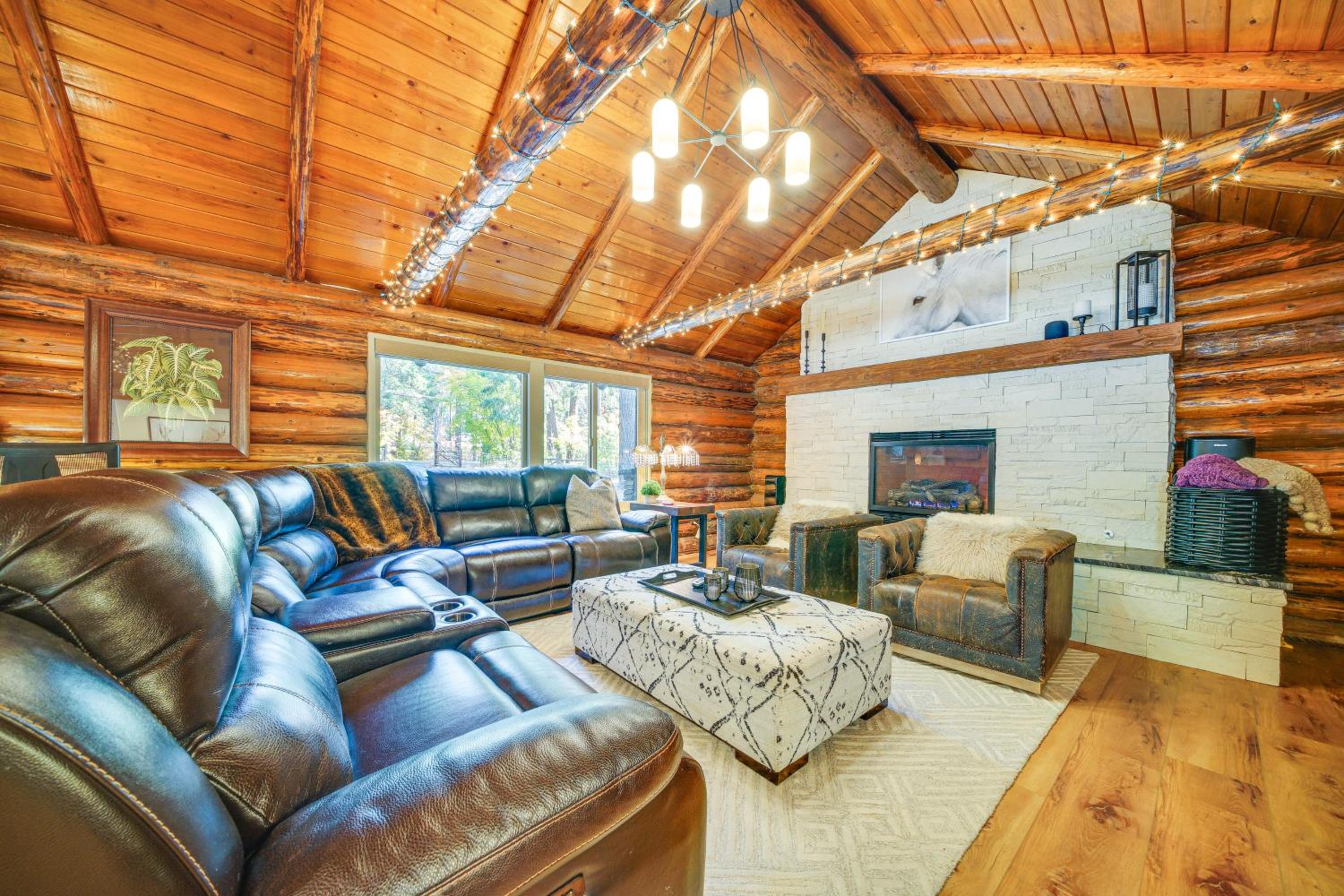 Contemporary Log Cabin Near Cle Elum Lake!
