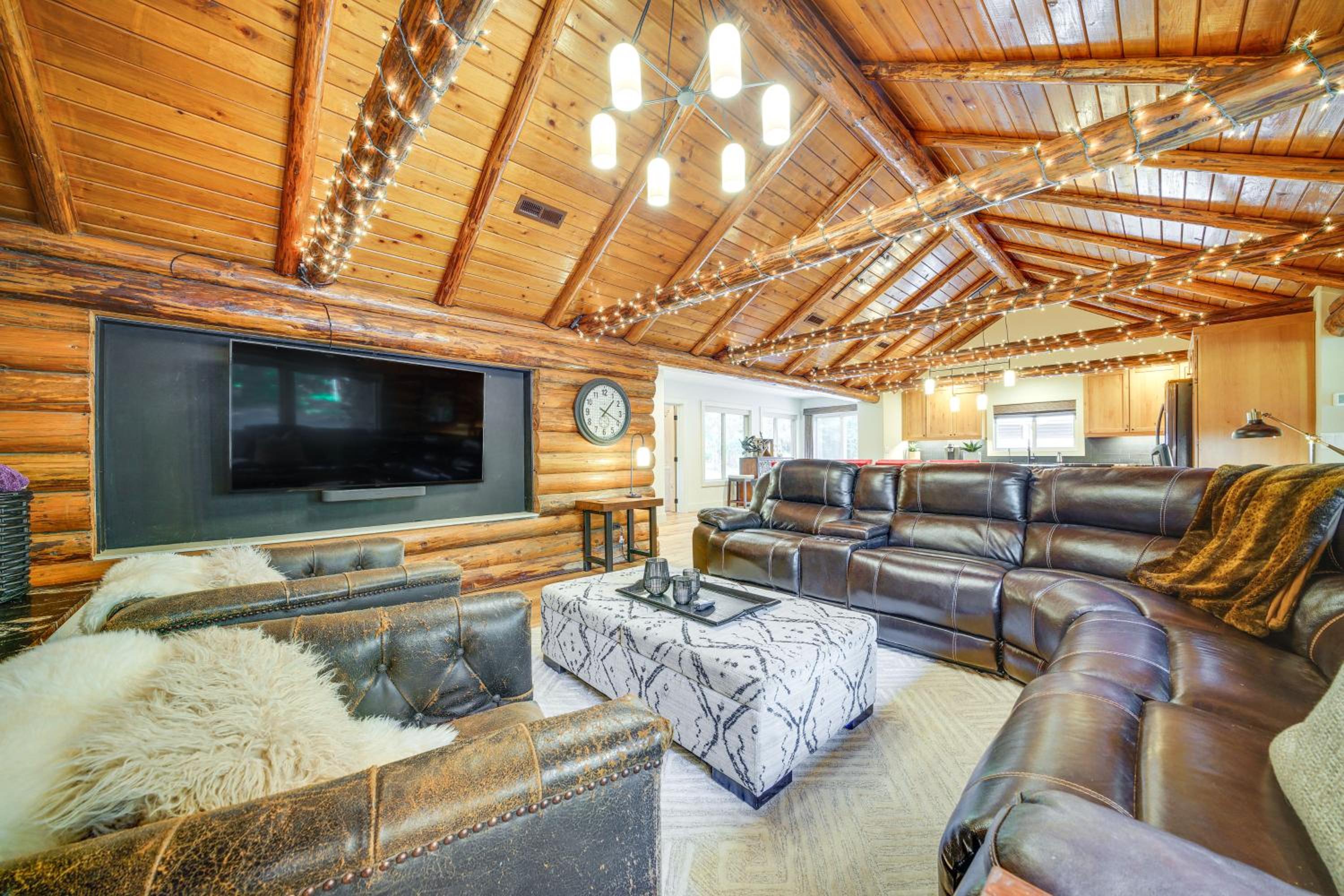 Contemporary Log Cabin Near Cle Elum Lake!
