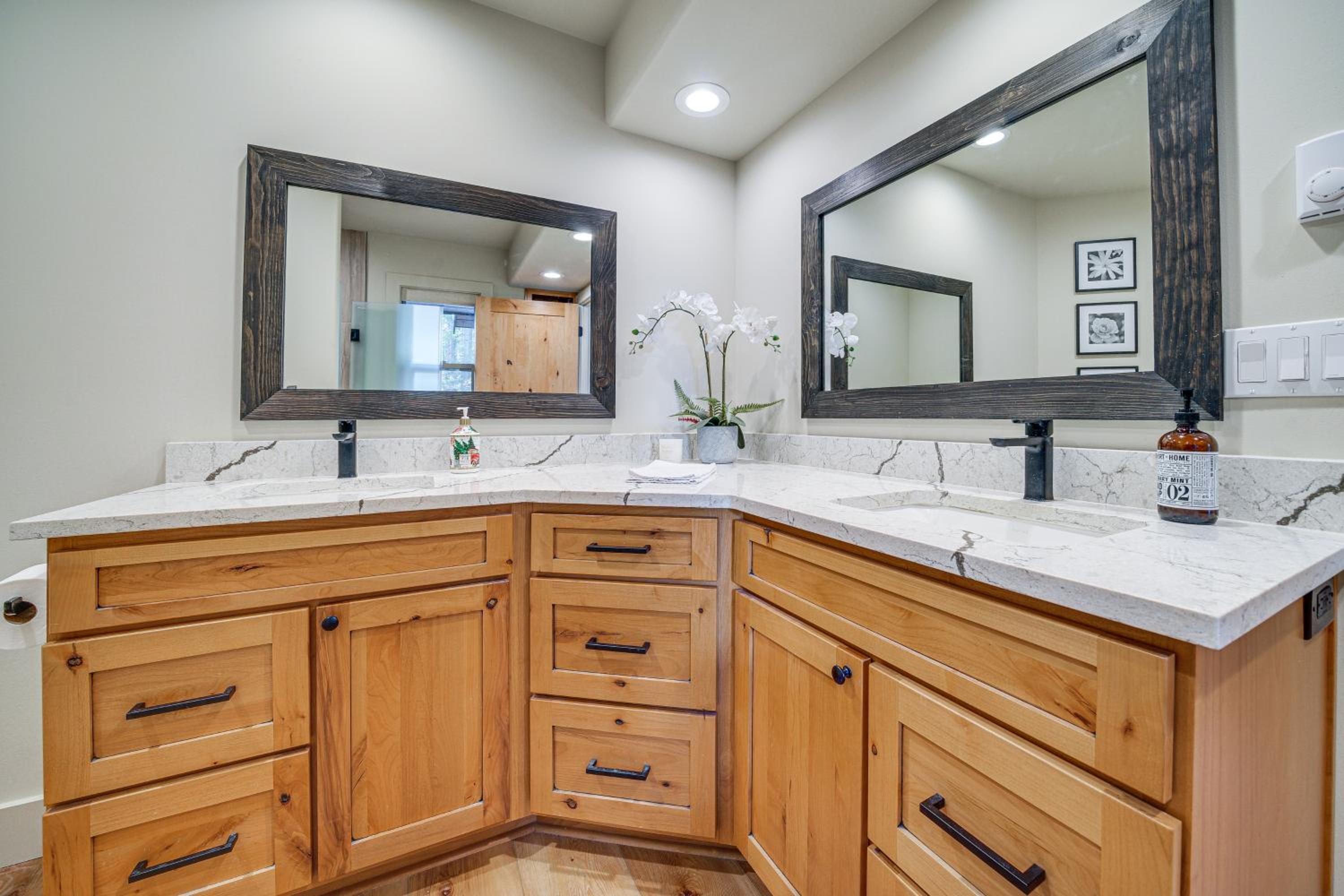 Contemporary Log Cabin Near Cle Elum Lake!