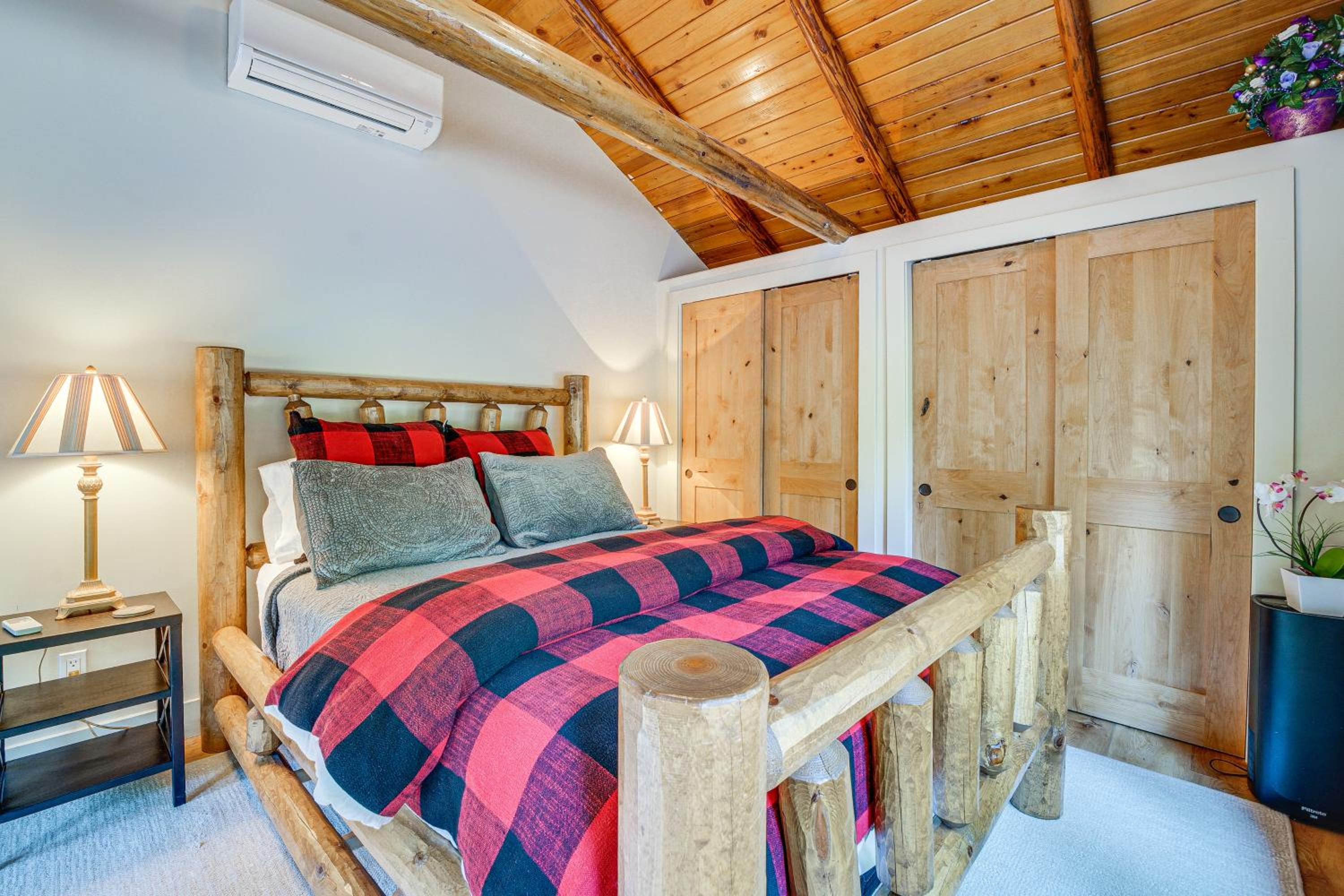 Contemporary Log Cabin Near Cle Elum Lake!