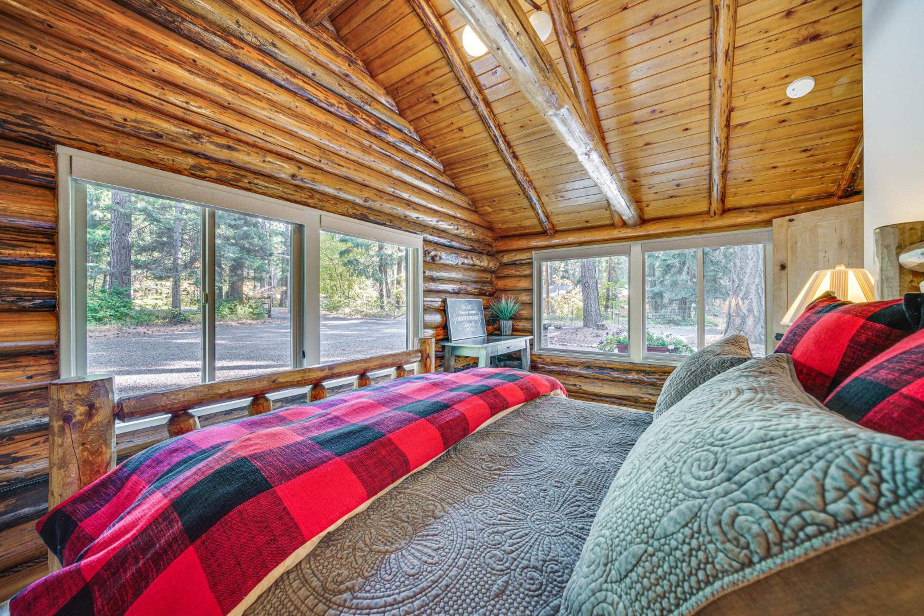 Contemporary Log Cabin Near Cle Elum Lake!
