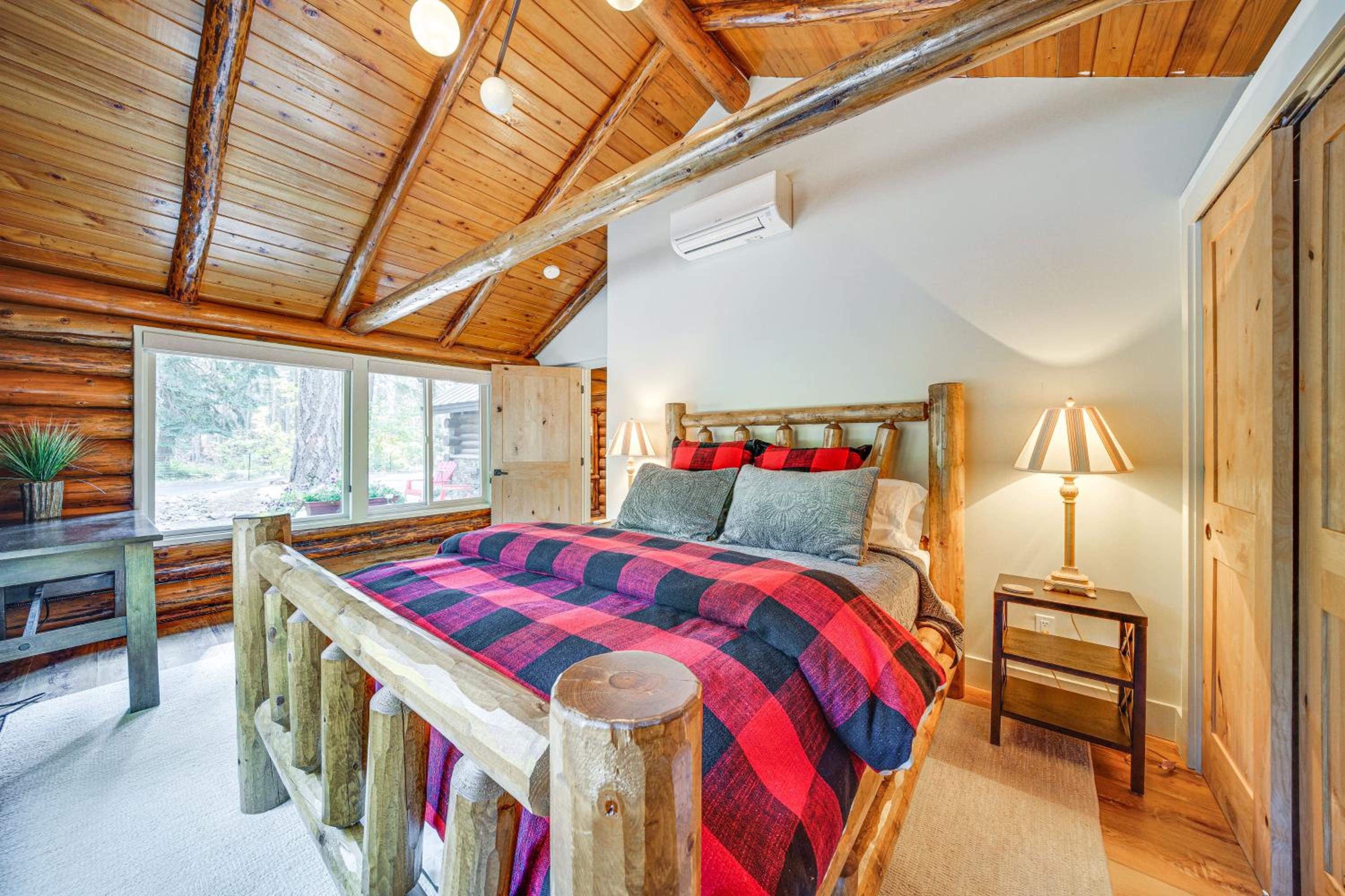 Contemporary Log Cabin Near Cle Elum Lake!