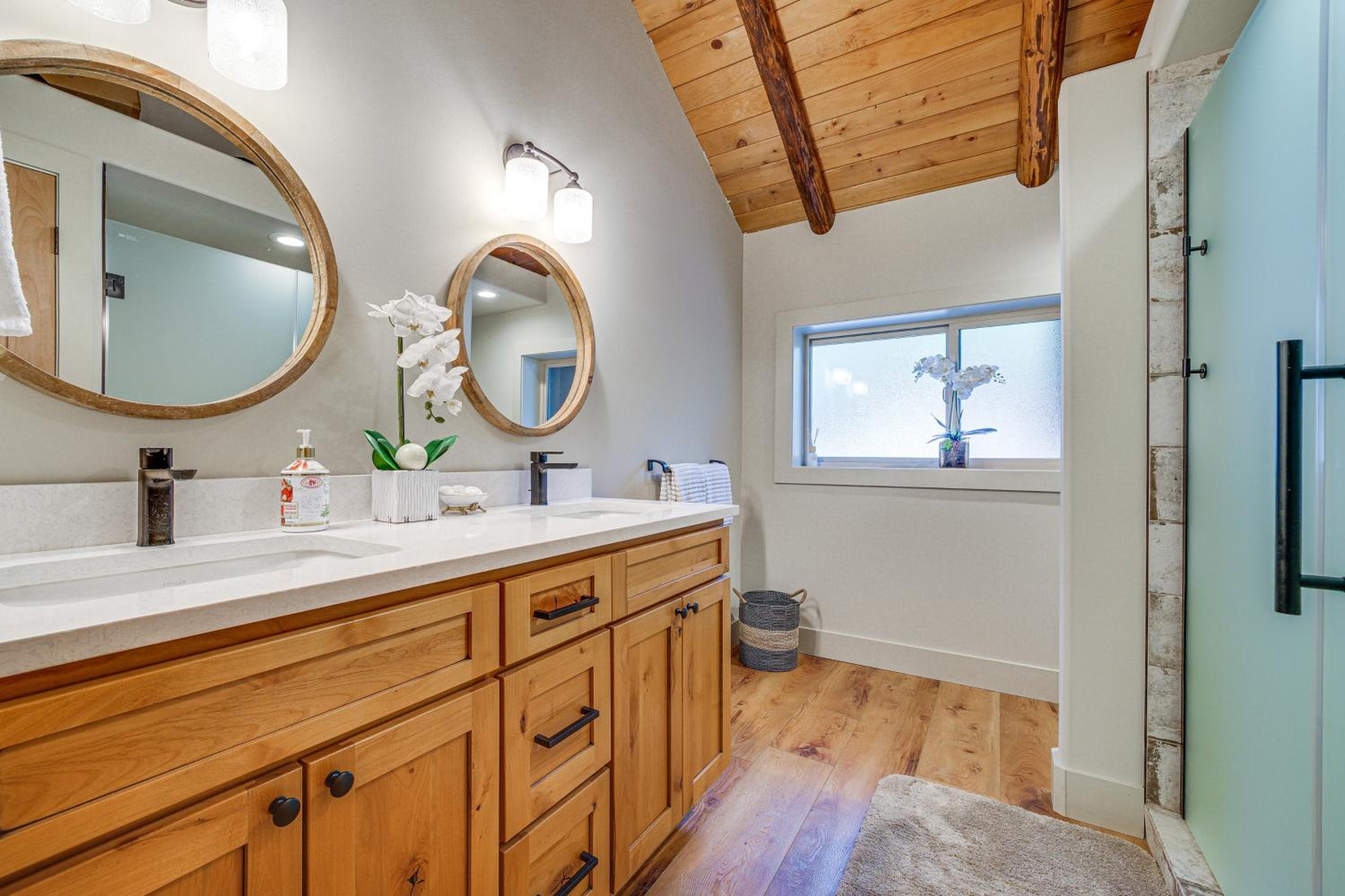 Contemporary Log Cabin Near Cle Elum Lake!