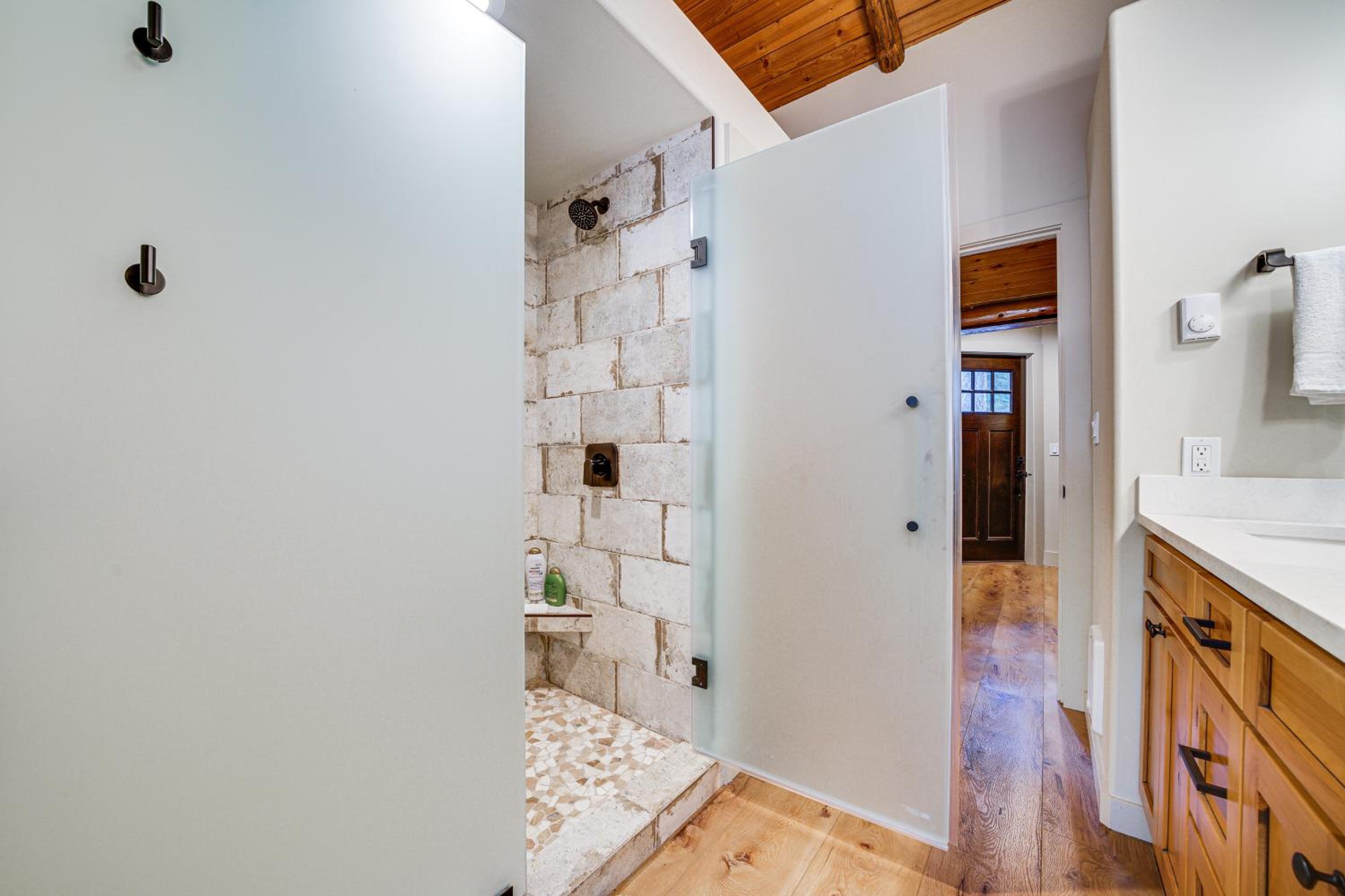 Contemporary Log Cabin Near Cle Elum Lake!