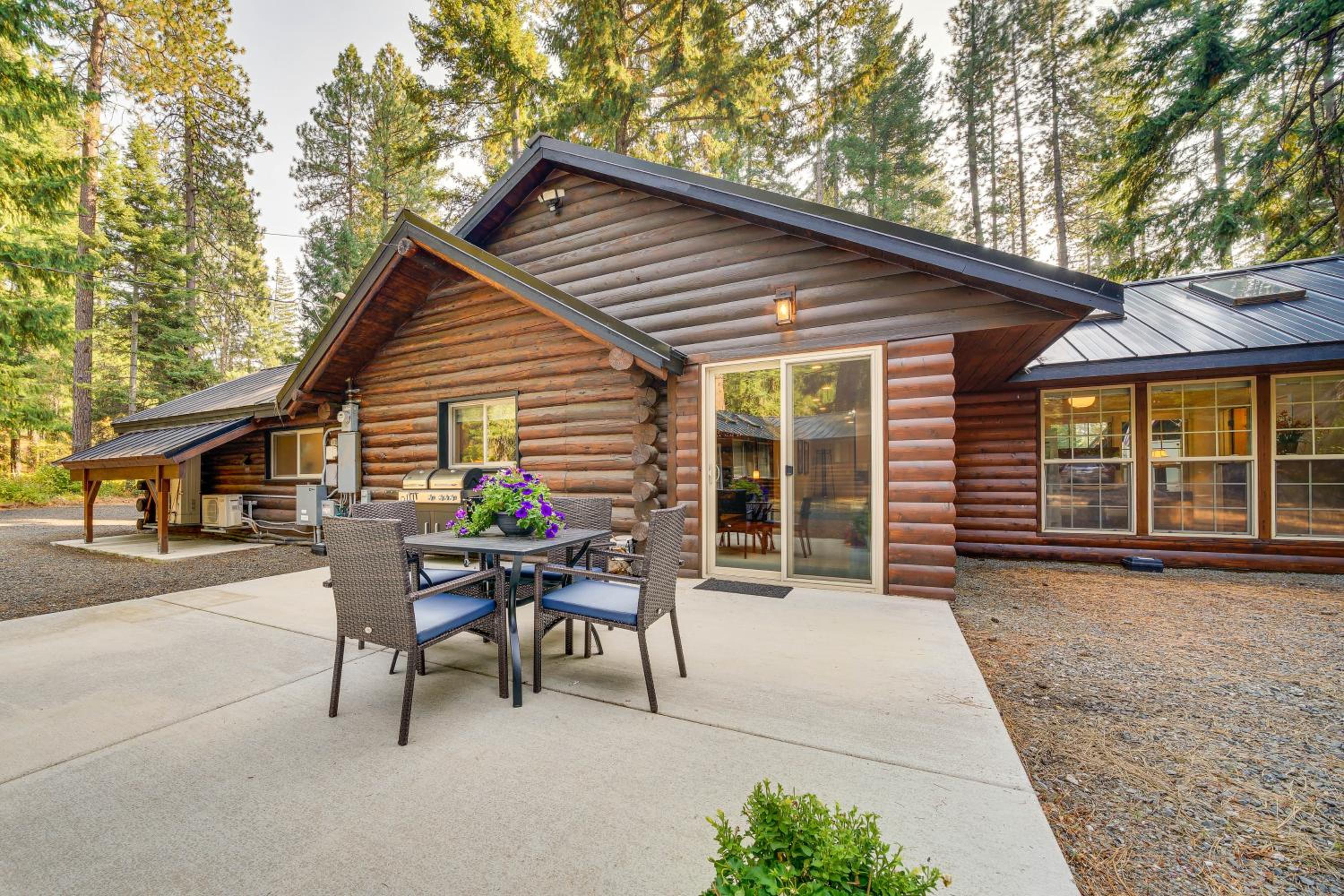 Contemporary Log Cabin Near Cle Elum Lake!