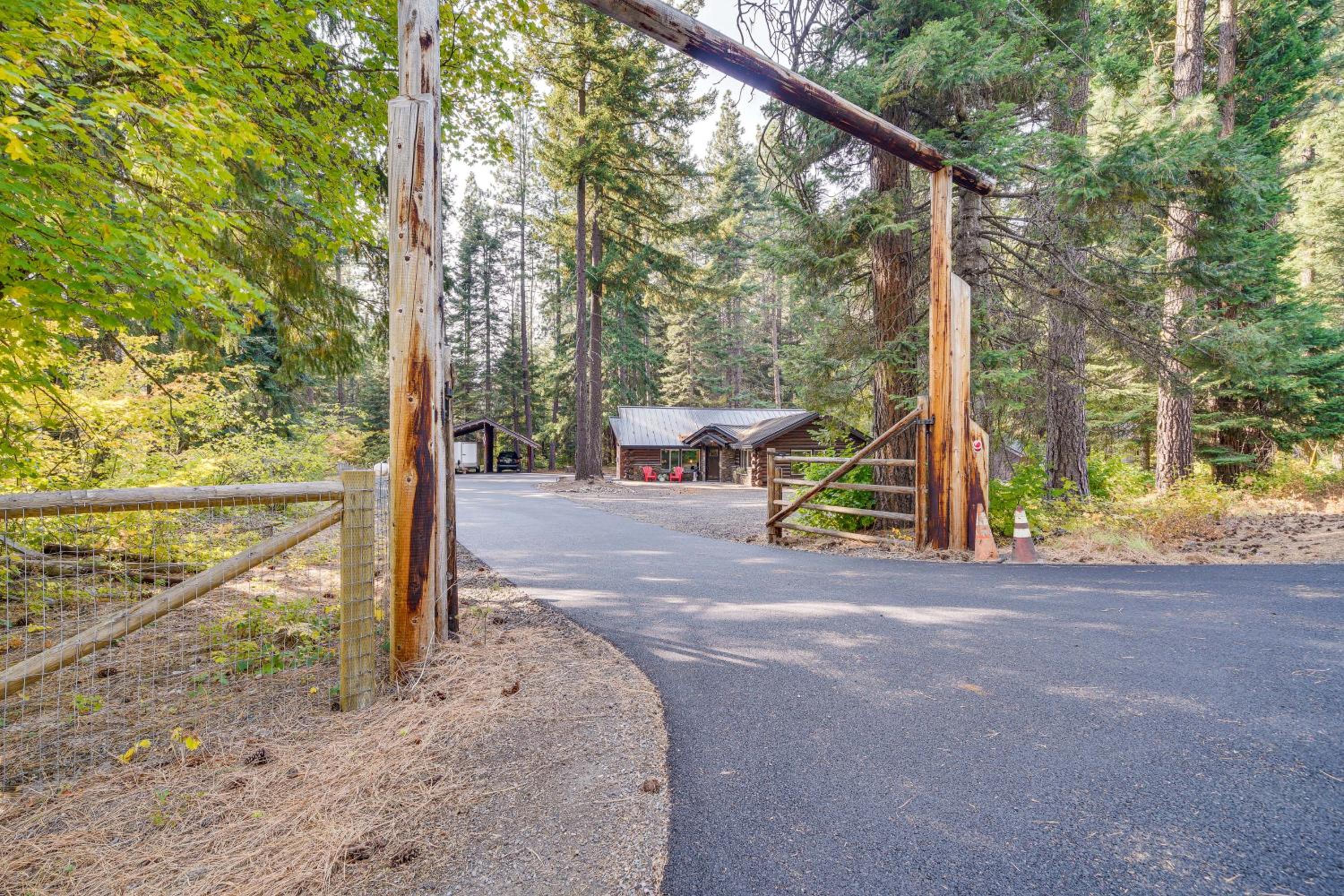 Contemporary Log Cabin Near Cle Elum Lake!