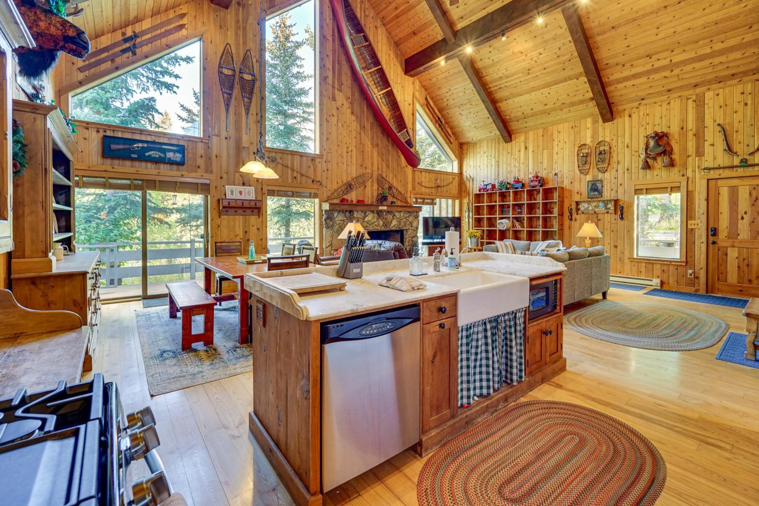 Game Room and Views Cabin Near Purgatory Resort!
