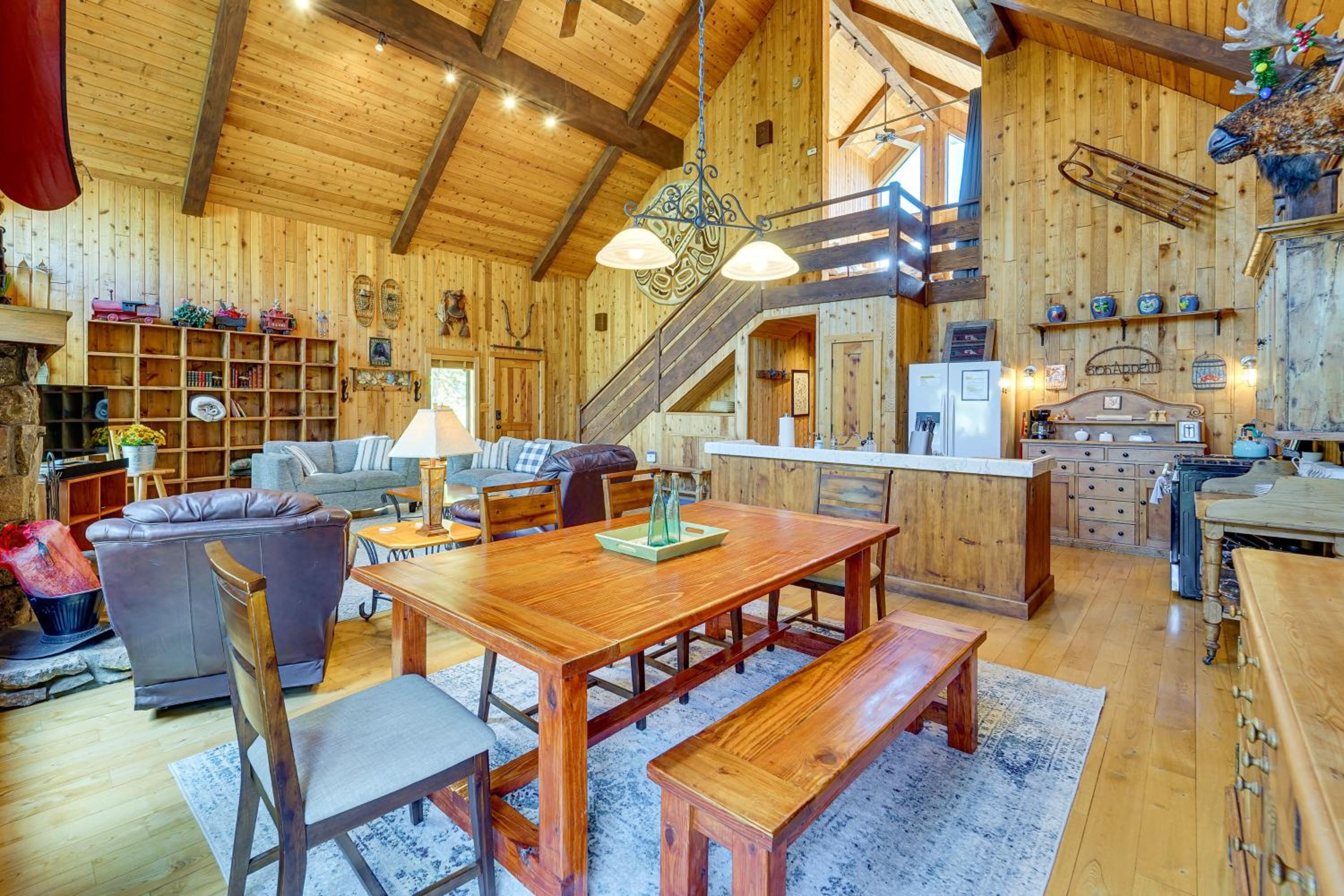Game Room and Views Cabin Near Purgatory Resort!
