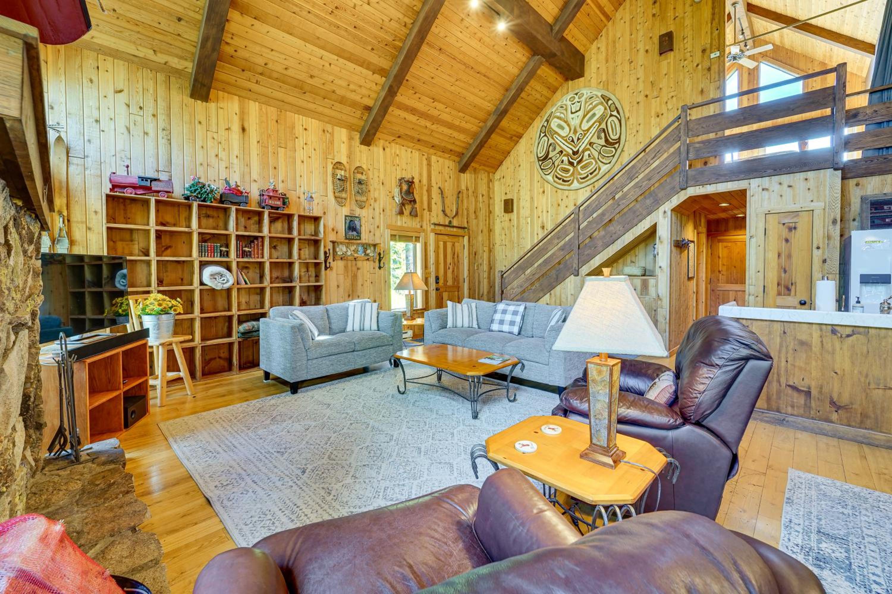 Game Room and Views Cabin Near Purgatory Resort!