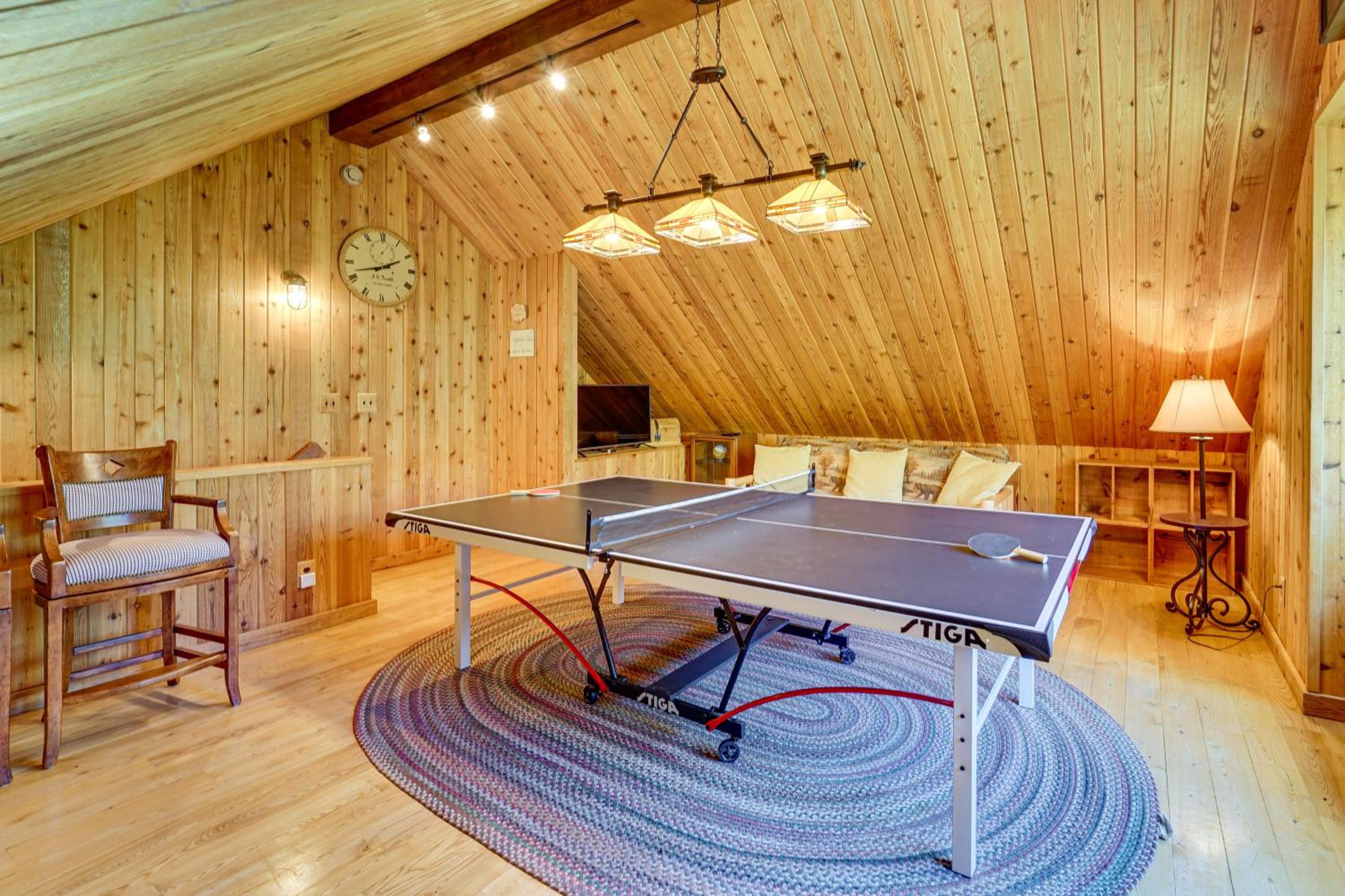 Game Room and Views Cabin Near Purgatory Resort!