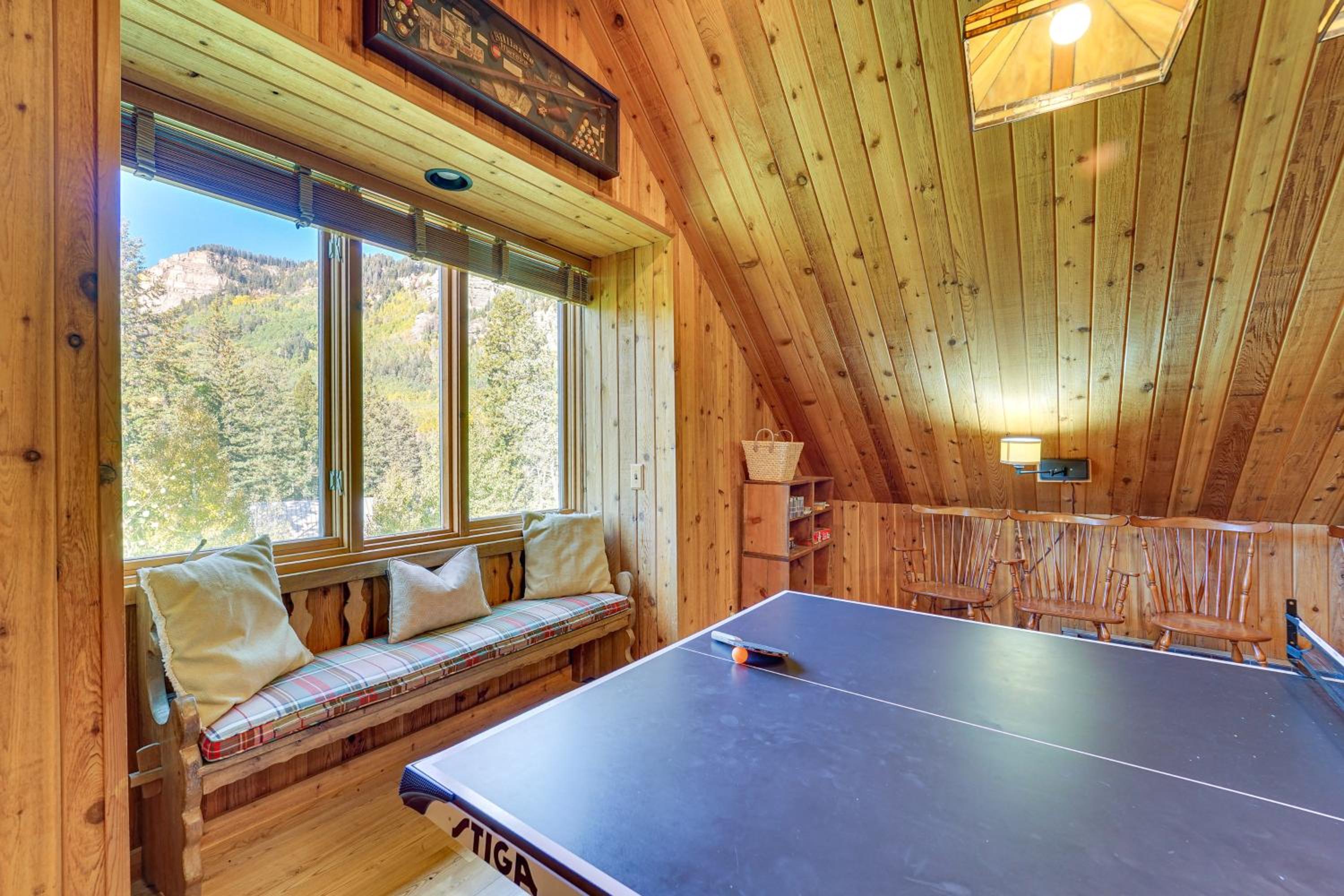 Game Room and Views Cabin Near Purgatory Resort!