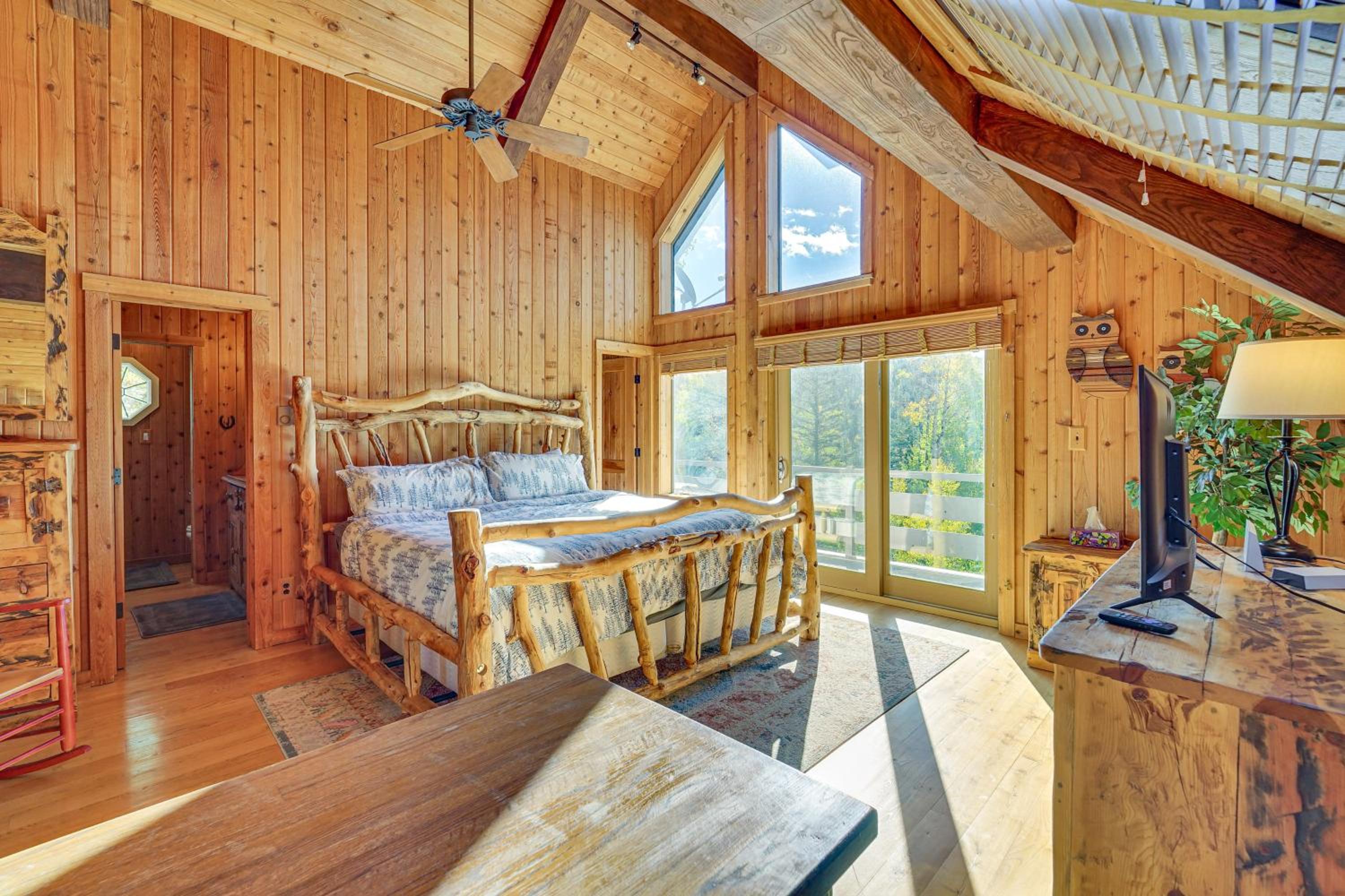 Game Room and Views Cabin Near Purgatory Resort!