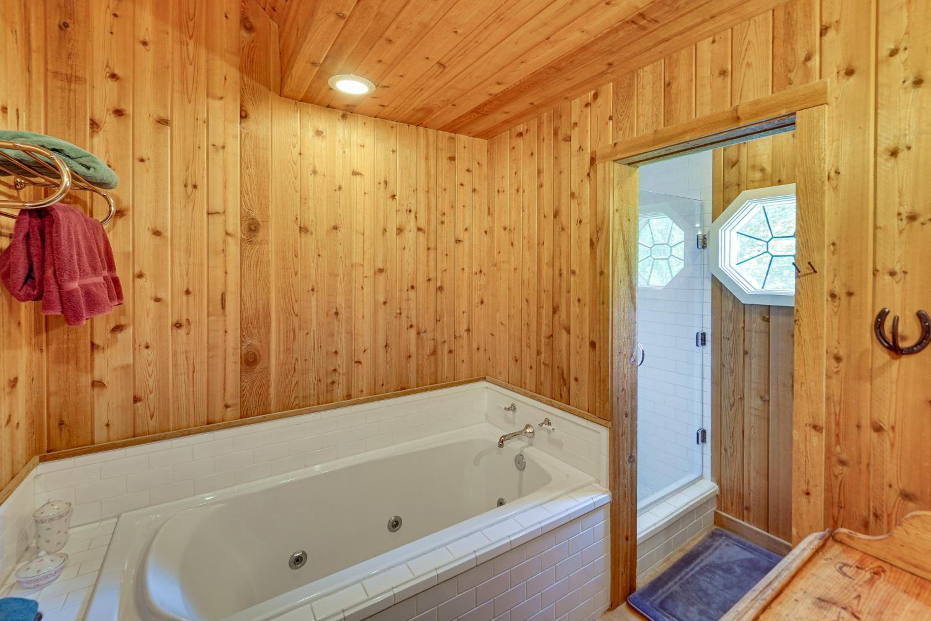 Game Room and Views Cabin Near Purgatory Resort!