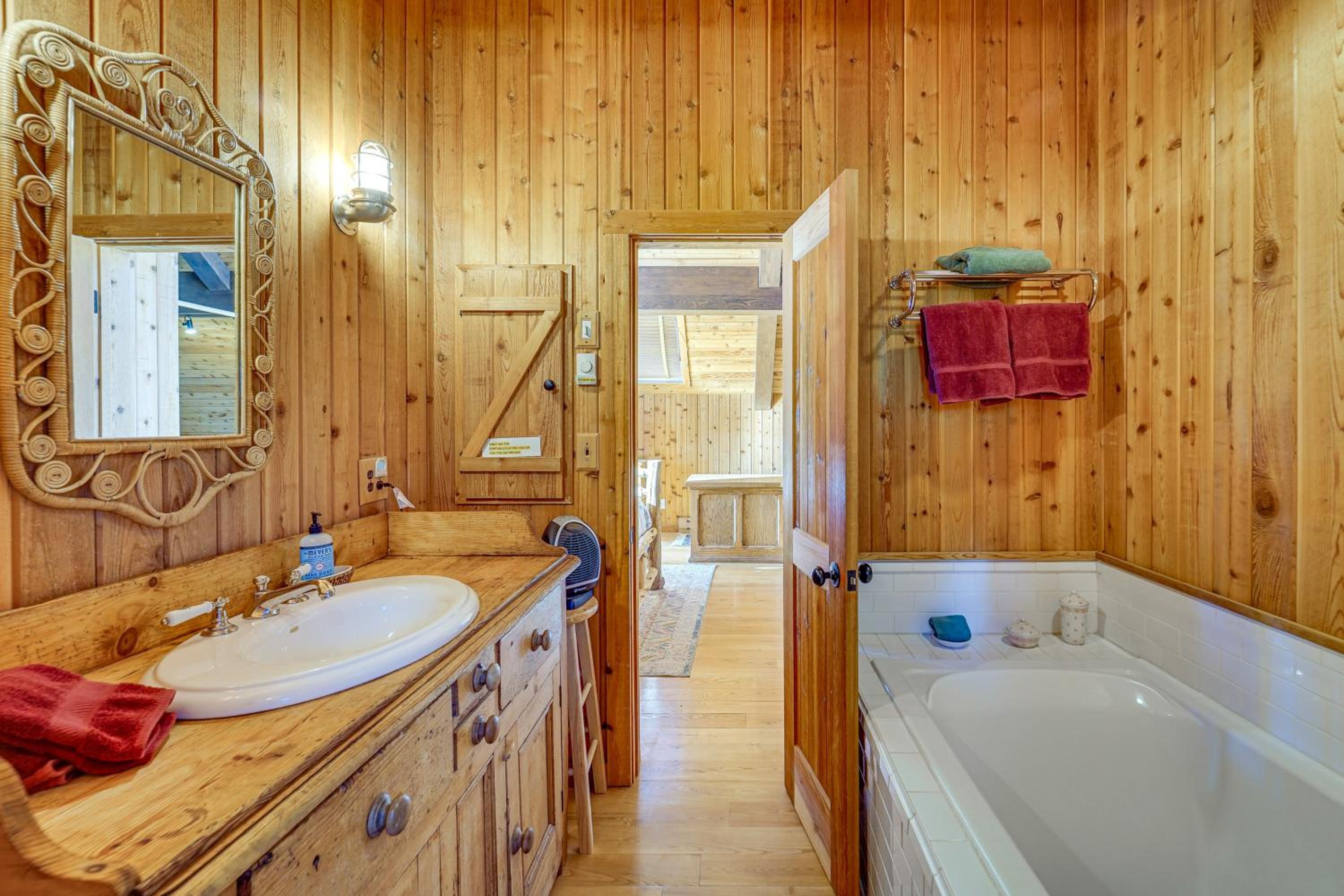 Game Room and Views Cabin Near Purgatory Resort!