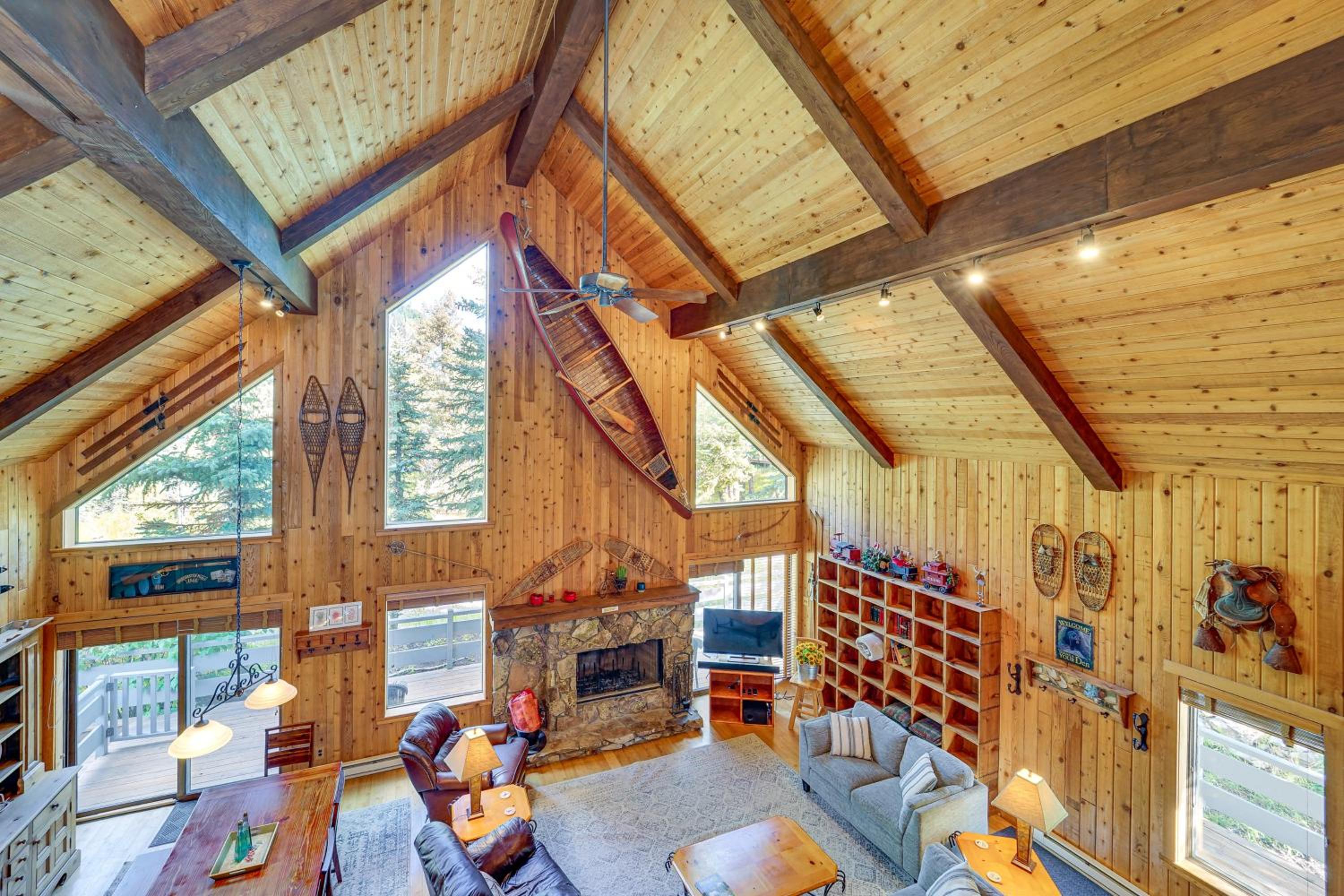 Game Room and Views Cabin Near Purgatory Resort!