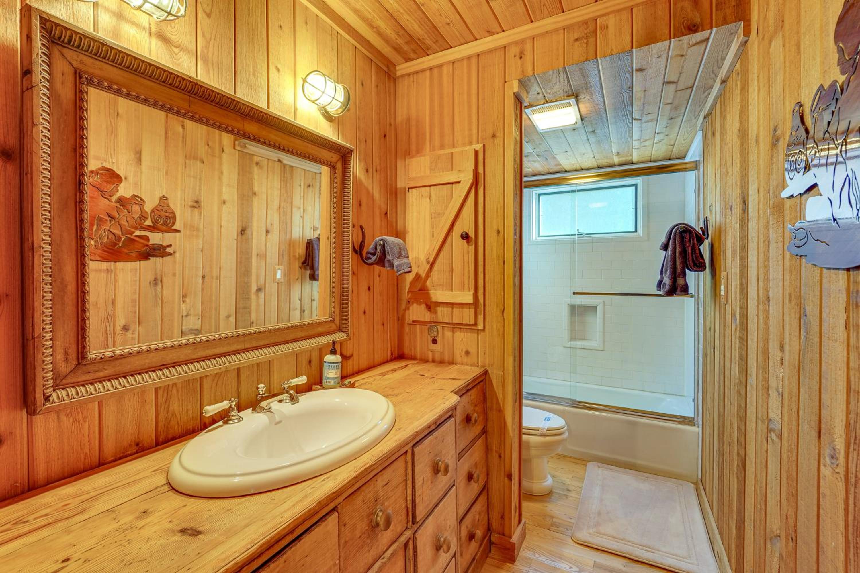 Game Room and Views Cabin Near Purgatory Resort!