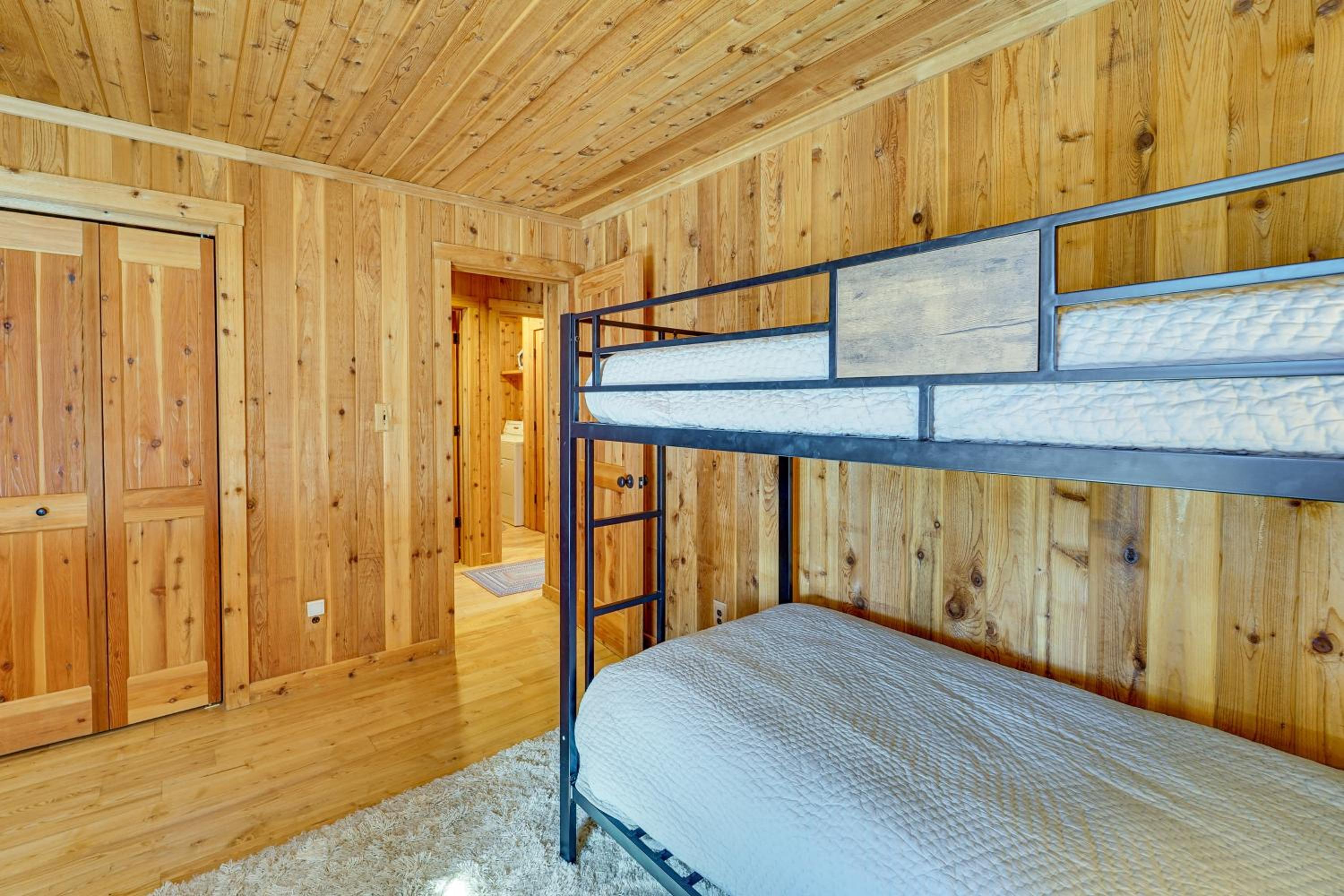 Game Room and Views Cabin Near Purgatory Resort!