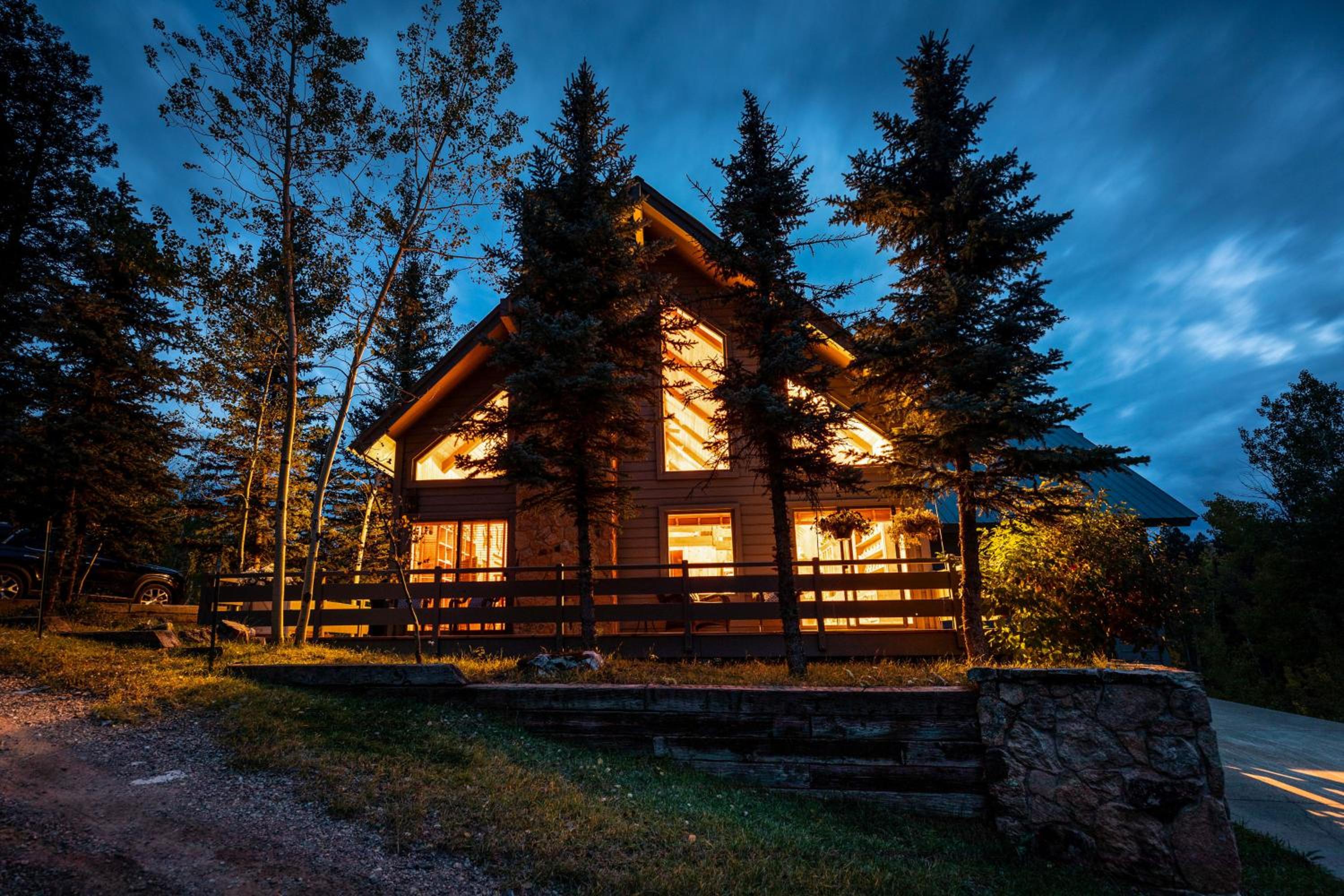 Game Room and Views Cabin Near Purgatory Resort!