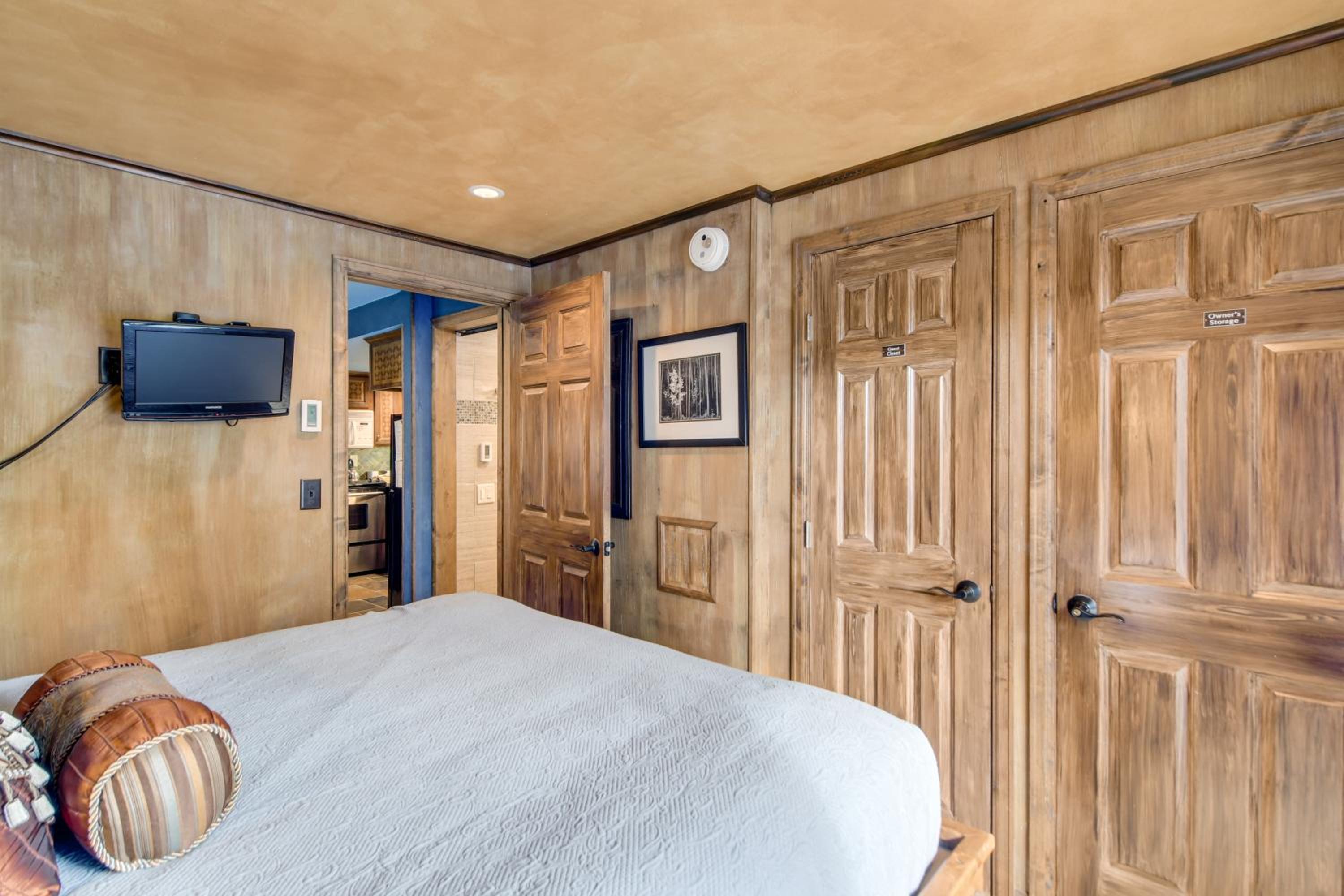 Ski-InandSki-Out Condo with Patio in Steamboat Springs