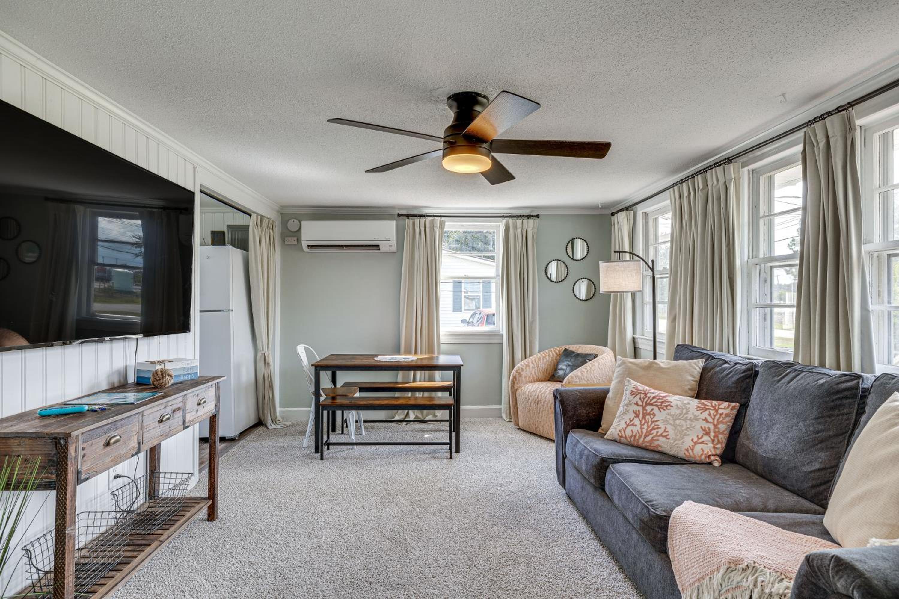 7 Mi to Beach and Ocean! Morehead City Home