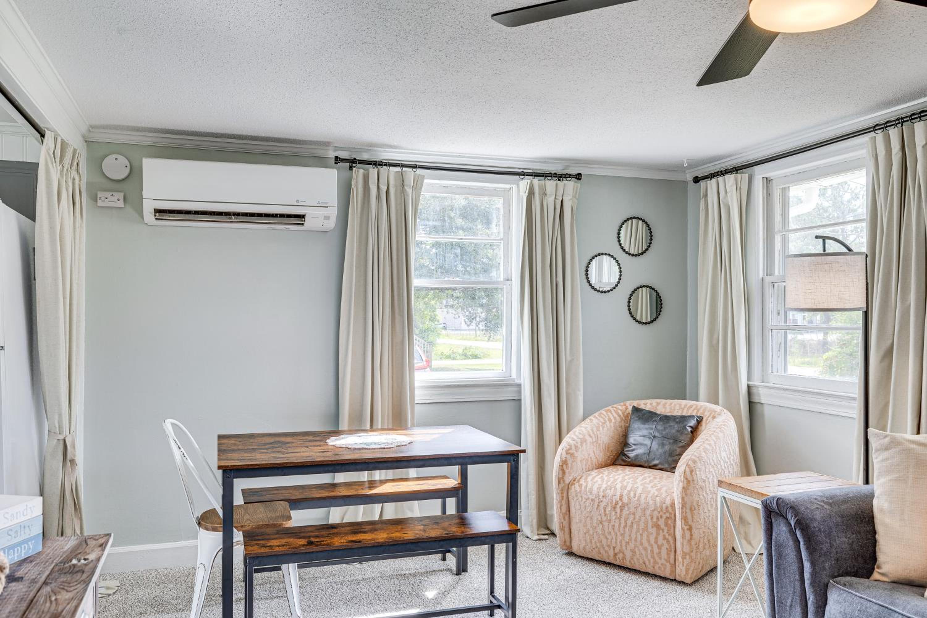 7 Mi to Beach and Ocean! Morehead City Home
