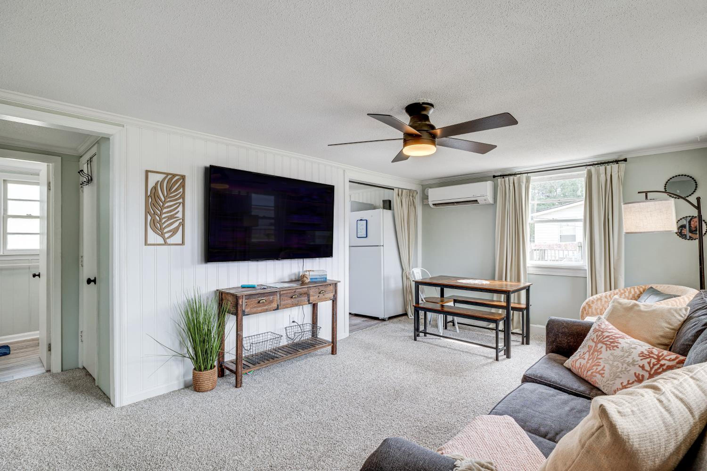 7 Mi to Beach and Ocean! Morehead City Home