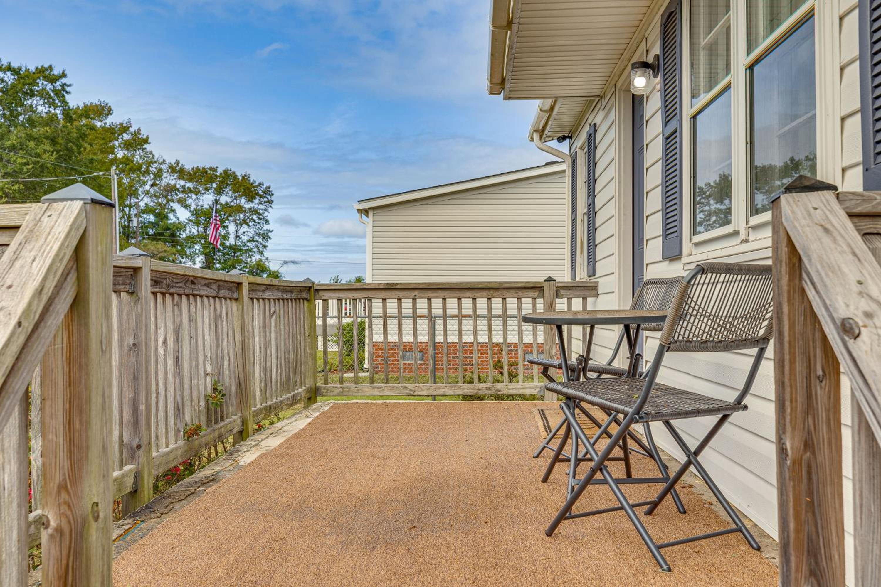 7 Mi to Beach and Ocean! Morehead City Home