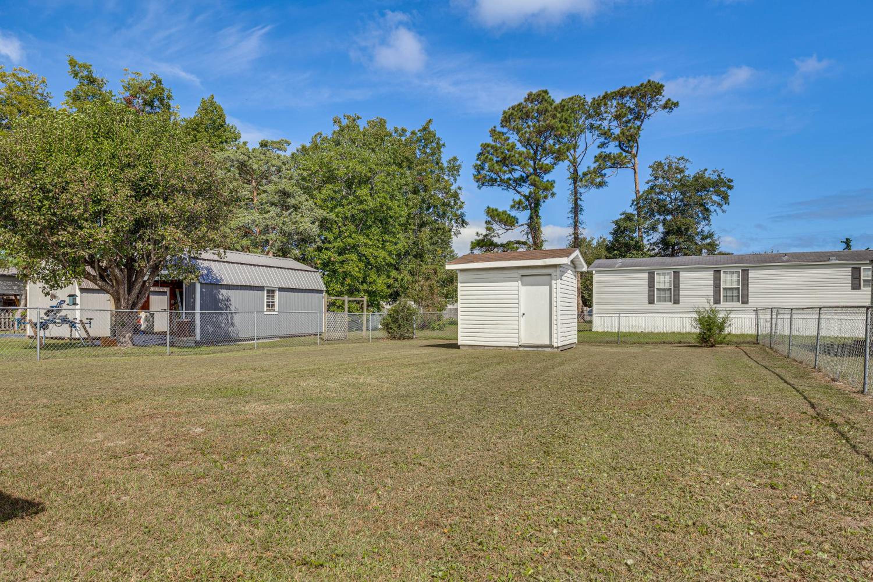7 Mi to Beach and Ocean! Morehead City Home