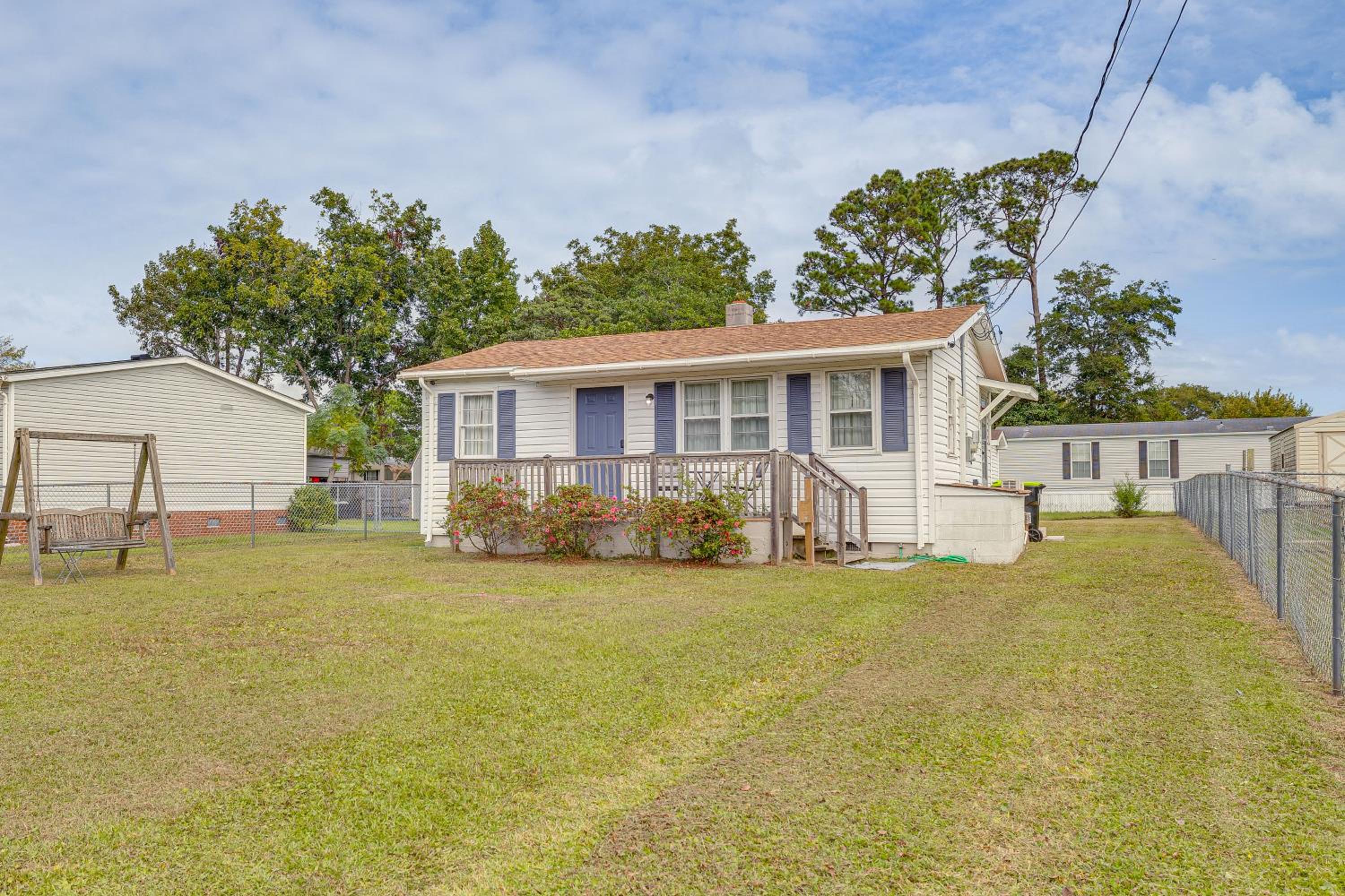 7 Mi to Beach and Ocean! Morehead City Home