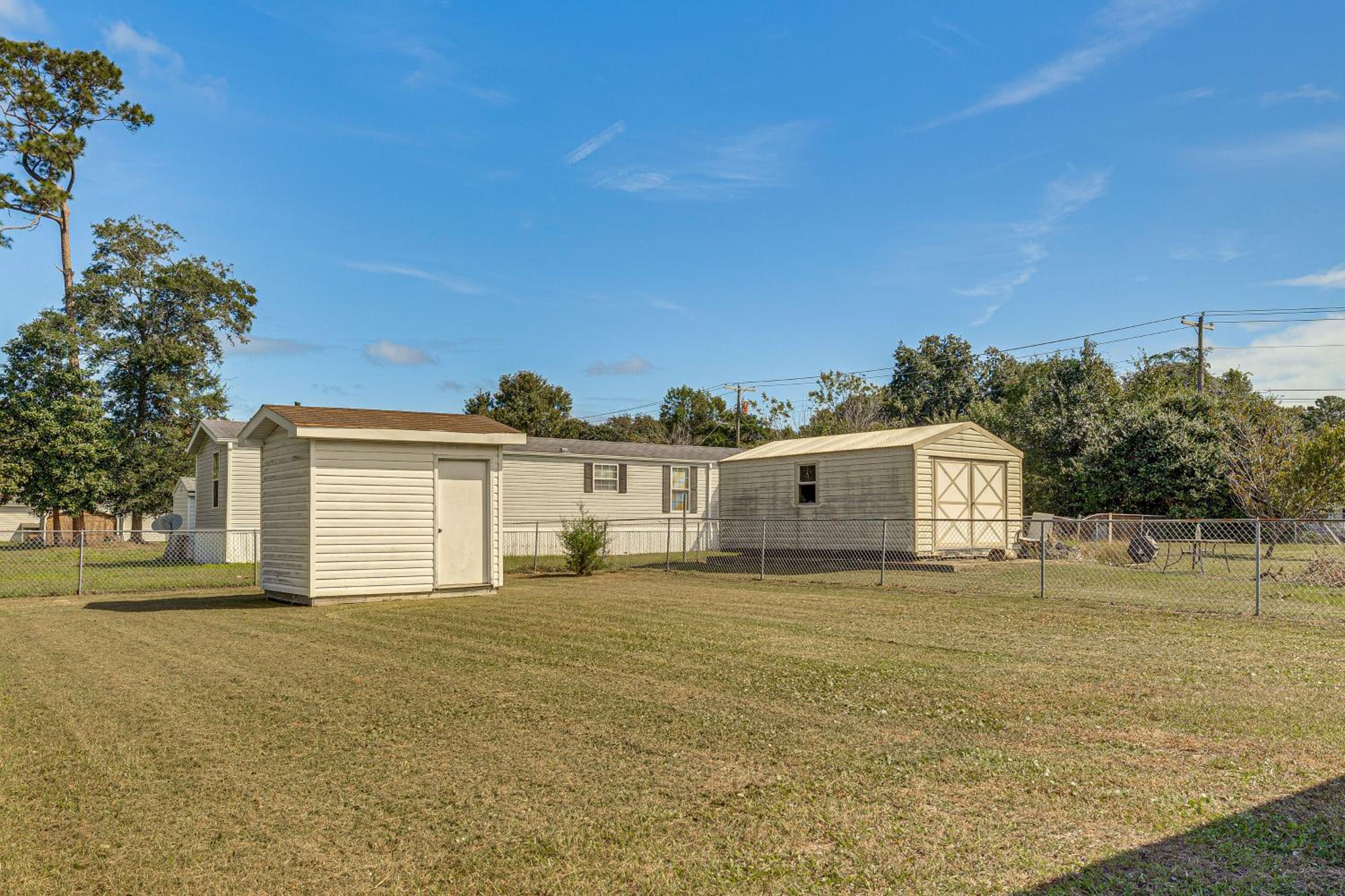 7 Mi to Beach and Ocean! Morehead City Home