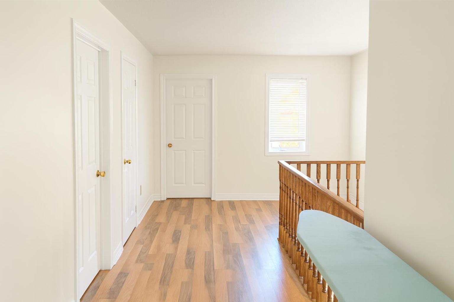 Cozy & Spacious 4BR Orangeville Home with Free Parking, Laundry & Patio! 10 Min Walk to Headwaters Hospital, 5 Min Drive to Mount Alverno! Ideal for Medica